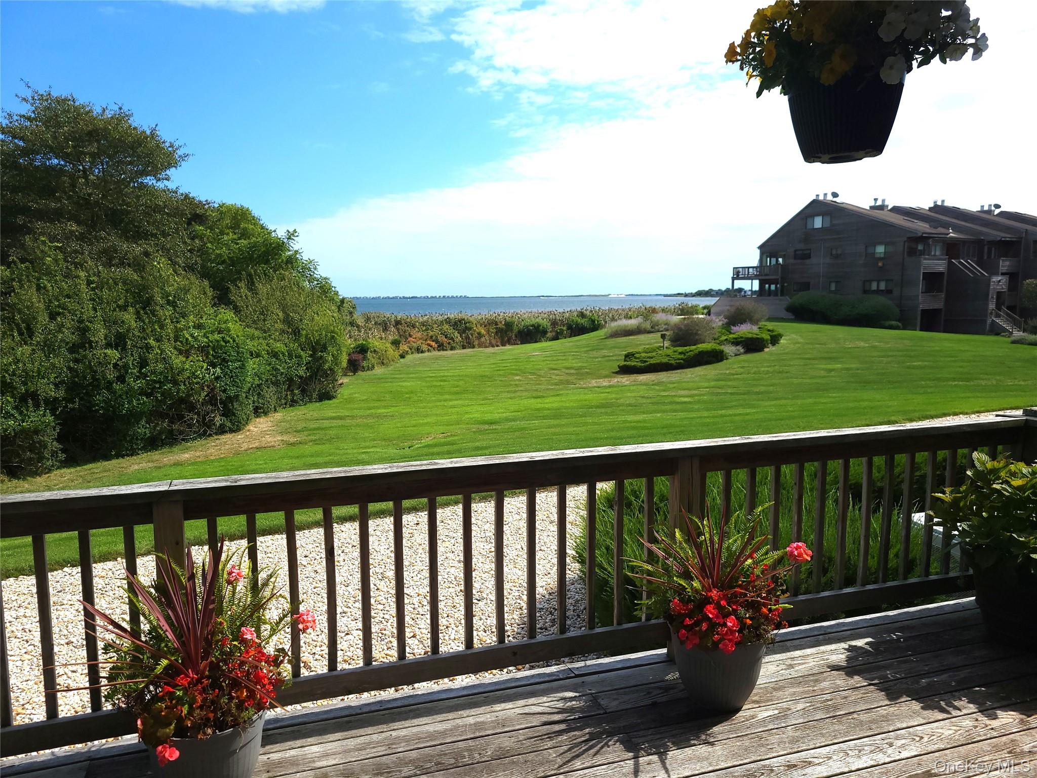 #1 photo, 59 Watchogue Avenue, سوفولك East Moriches , NY 11940