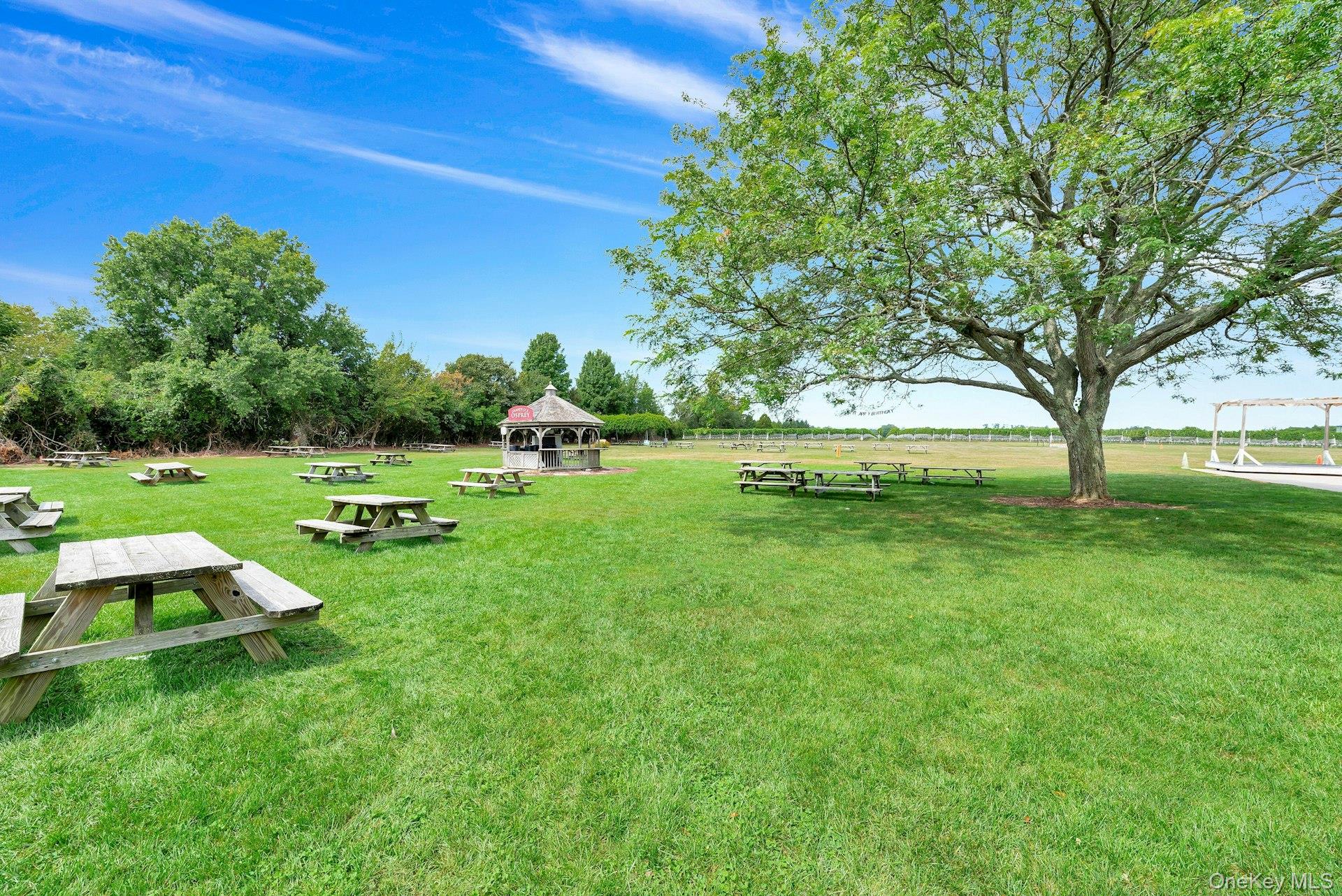 #11 photo, 44075 Route 25, サフォーク郡 Peconic , NY 11971