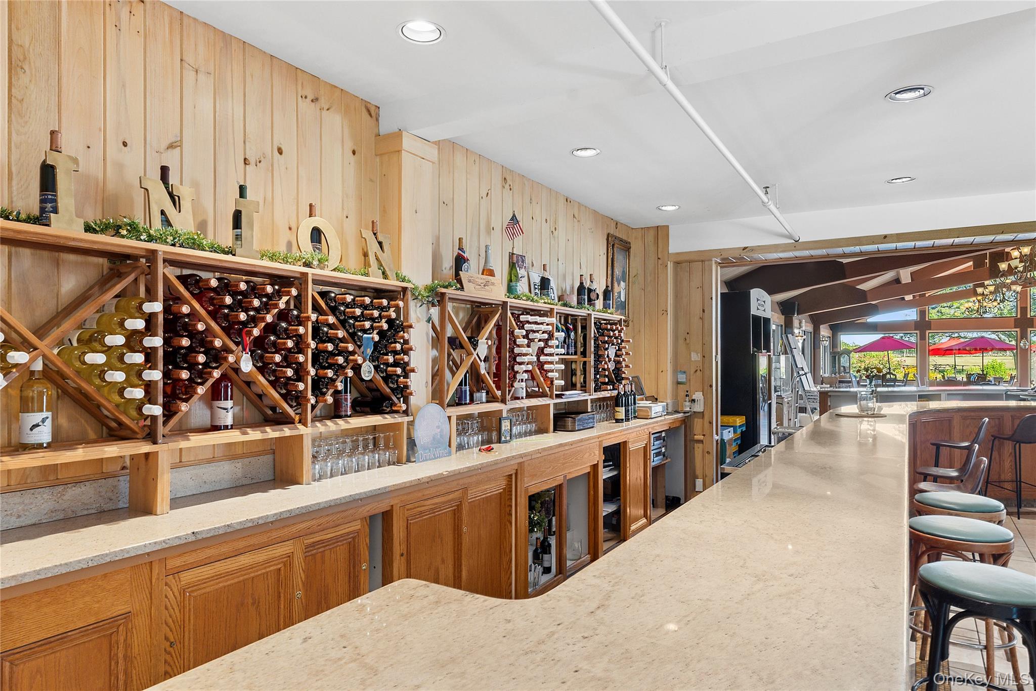 #15 photo, 44075 Route 25, サフォーク郡 Peconic , NY 11971