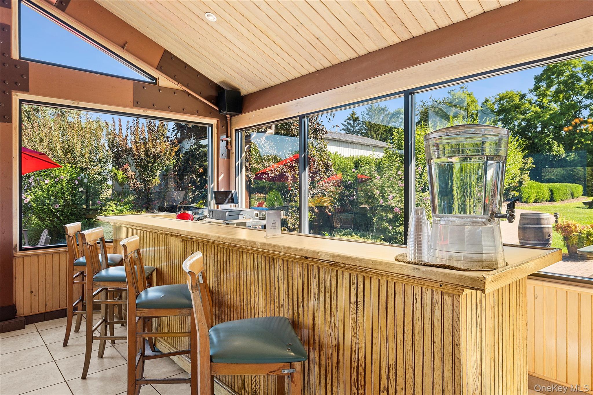 #20 photo, 44075 Route 25, サフォーク郡 Peconic , NY 11971