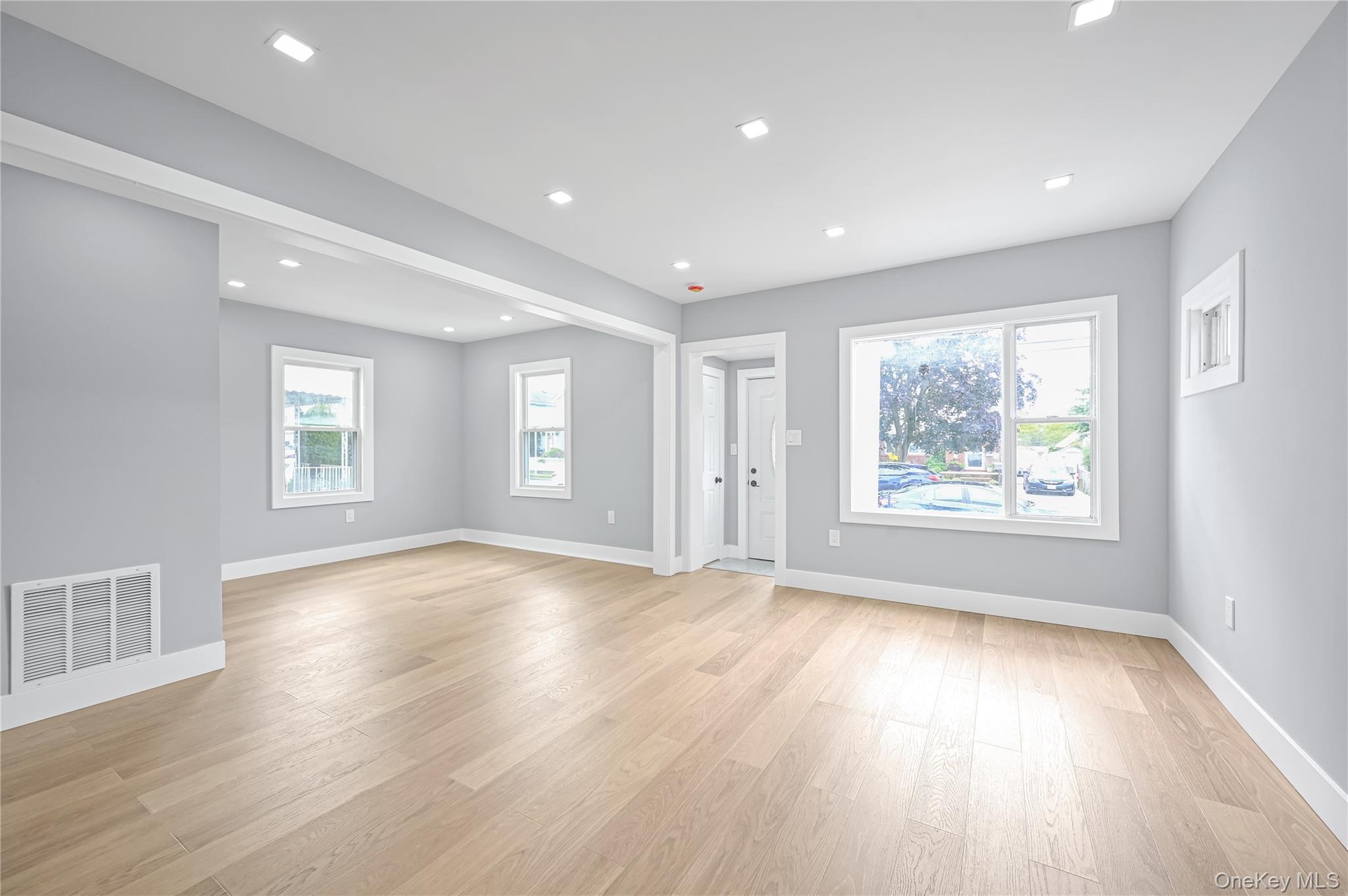 #2 photo, 179 Hoffman Avenue, ナッソー郡 Elmont , NY 11003