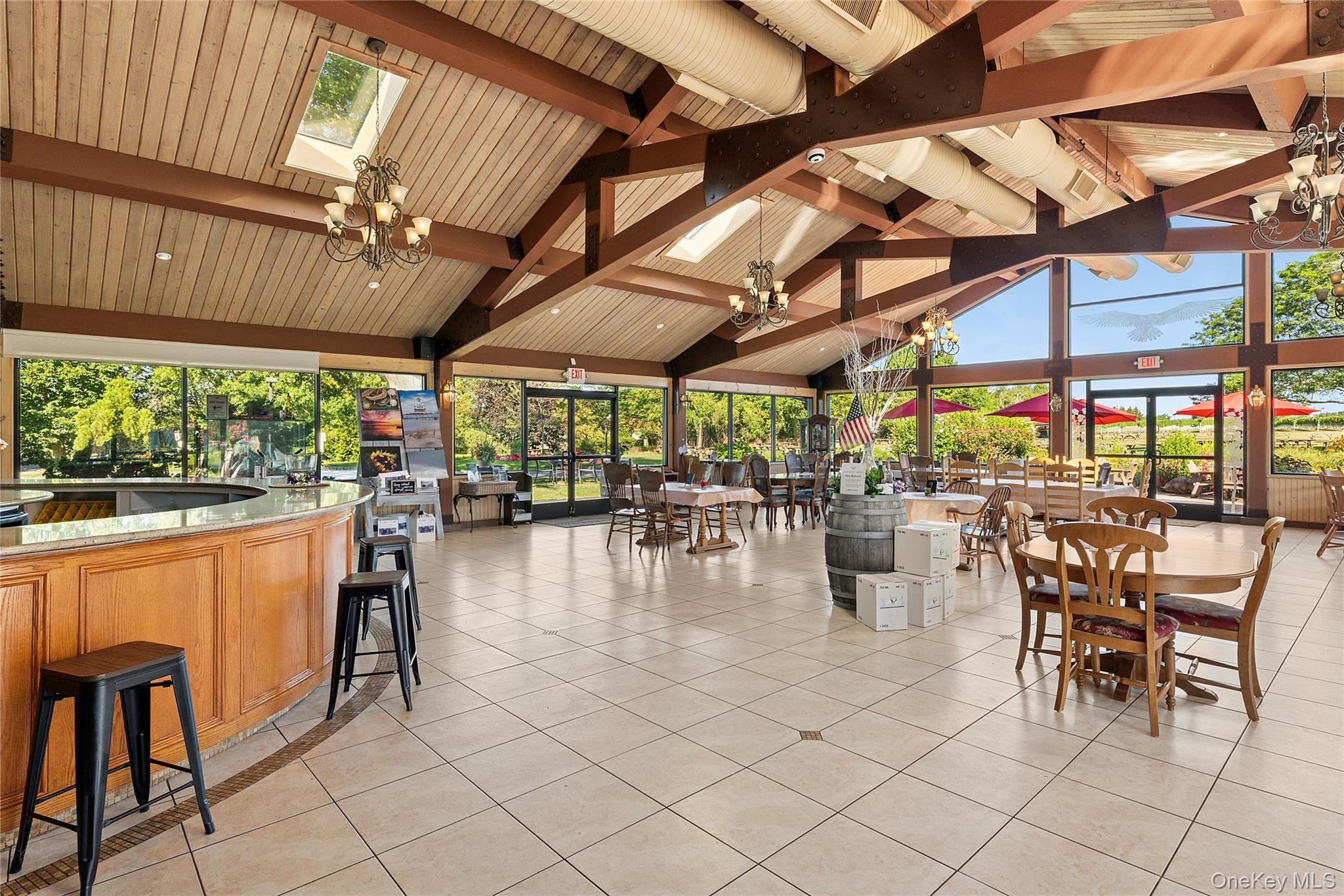 #13 photo, 44075 Route 25, サフォーク郡 Peconic , NY 11971