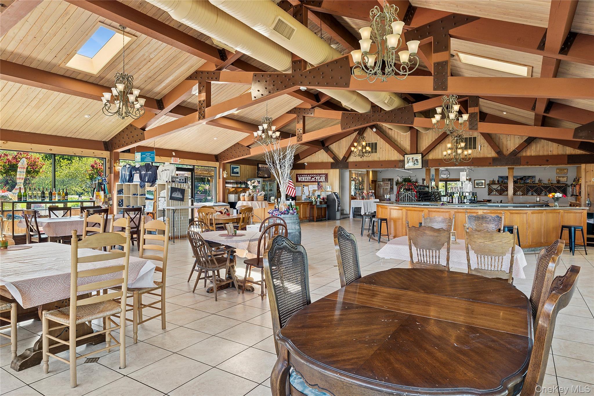 #15 photo, 44075 Route 25, サフォーク郡 Peconic , NY 11971