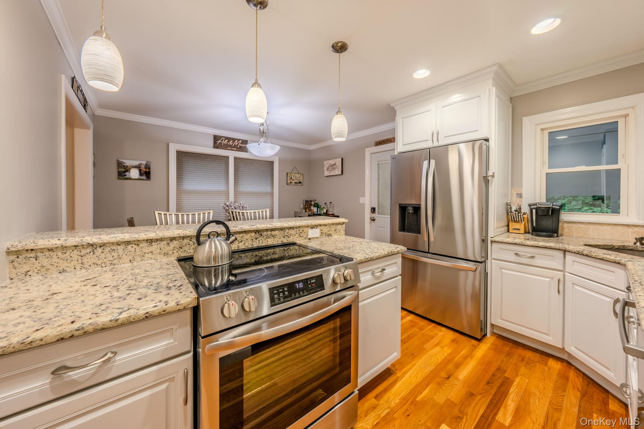 #1 photo, 261 Fernwood Terrace, गार्डन सिटी Garden City , NY 11530