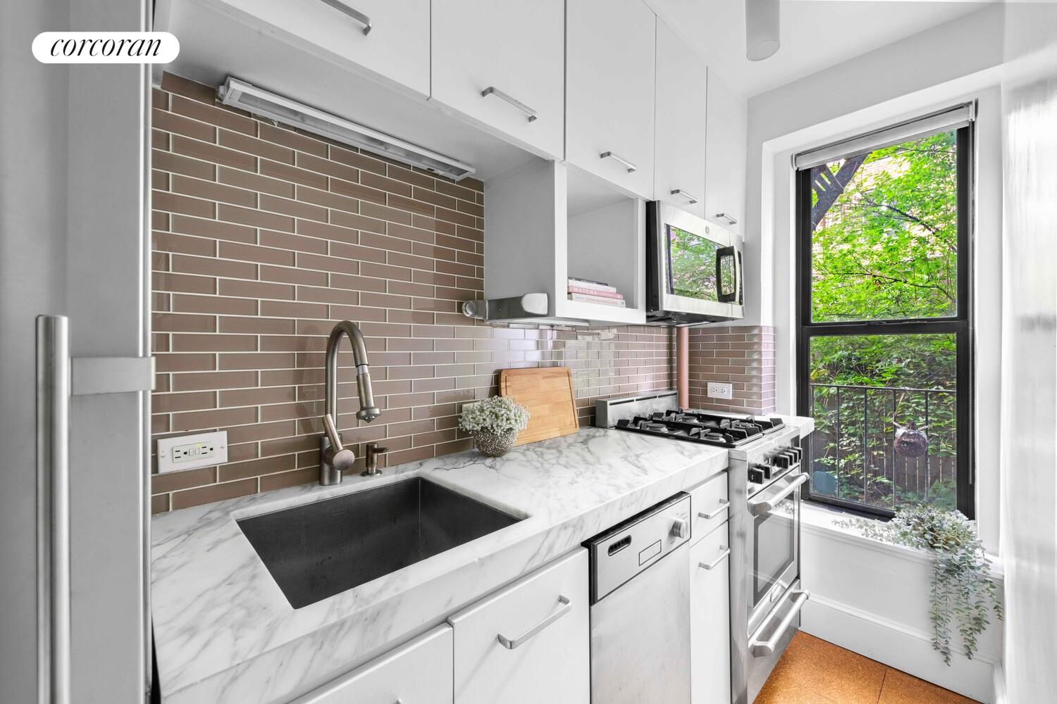 #6 photo, 319 W 18TH Street, マンハッタン Chelsea , NY 10011