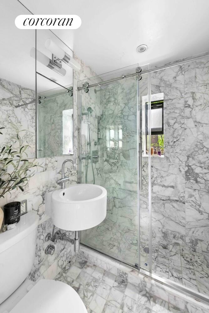 #7 photo, 319 W 18TH Street, マンハッタン Chelsea , NY 10011