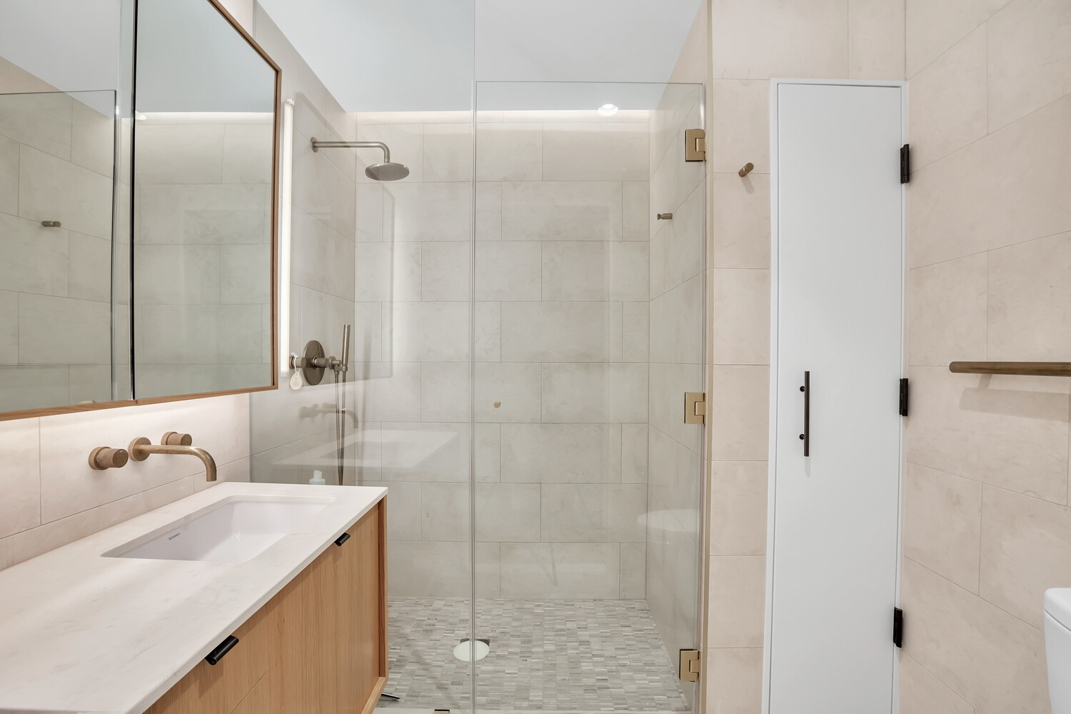 #19 photo, 318 W 52ND Street, マンハッタン Hells Kitchen , NY 10019