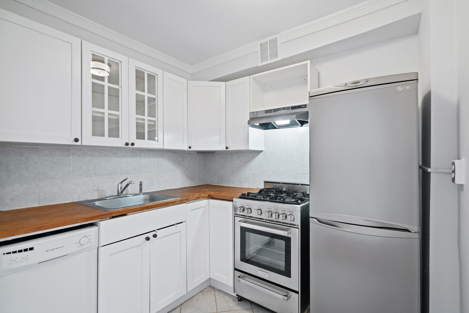 #4 photo, 180 Thompson Street, Greenwich Village , NY 10012