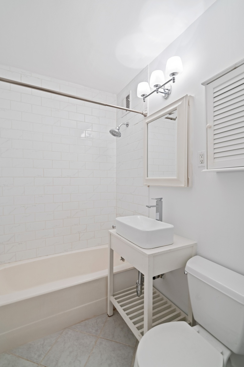 #5 photo, 180 Thompson Street, Greenwich Village , NY 10012