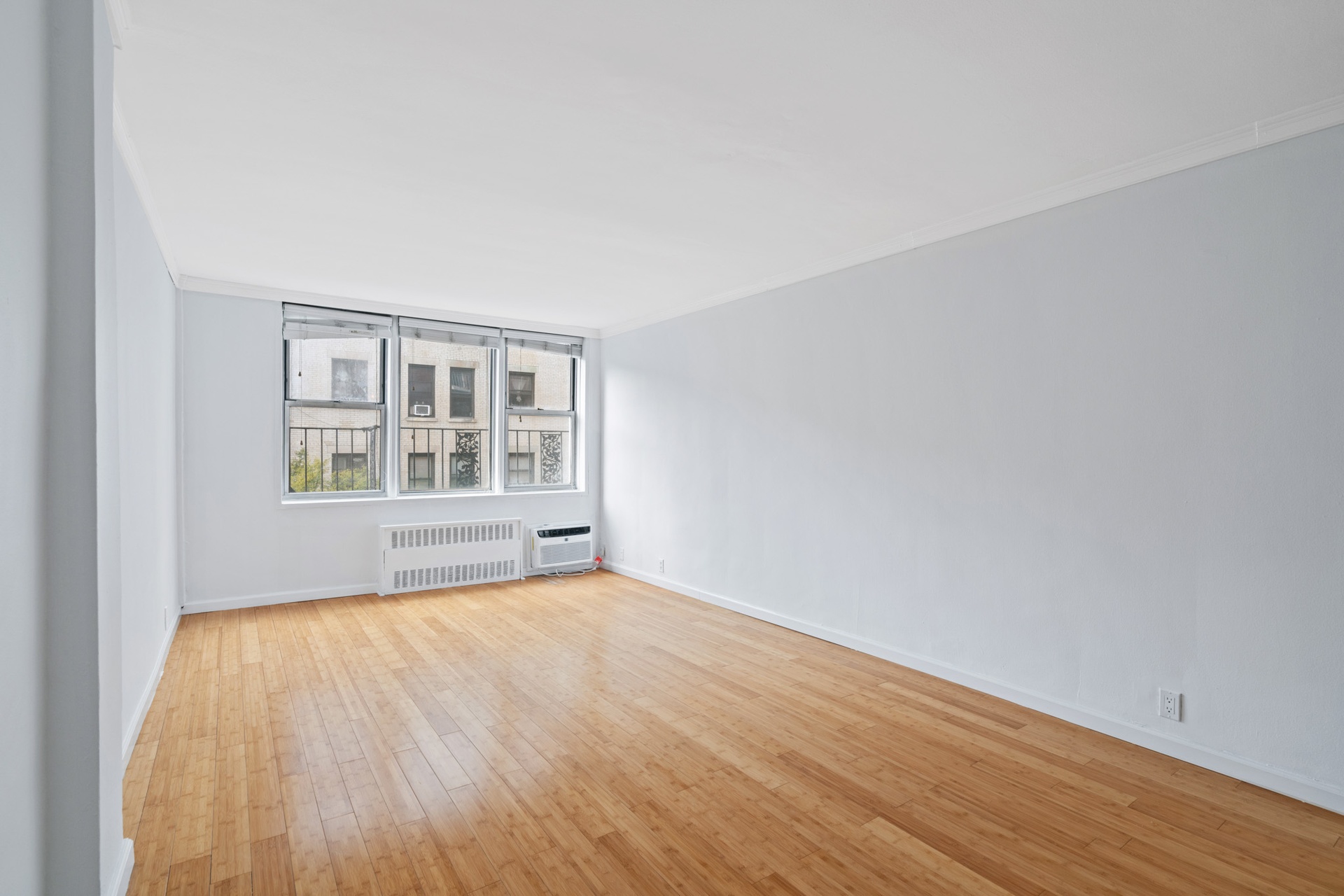 #6 photo, 180 Thompson Street, Greenwich Village , NY 10012