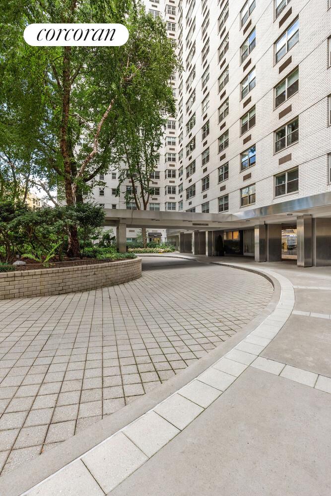 #18 photo, 70 E 10TH Street, Greenwich Village , NY 10003