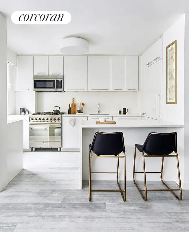 #5 photo, 70 E 10TH Street, Greenwich Village , NY 10003