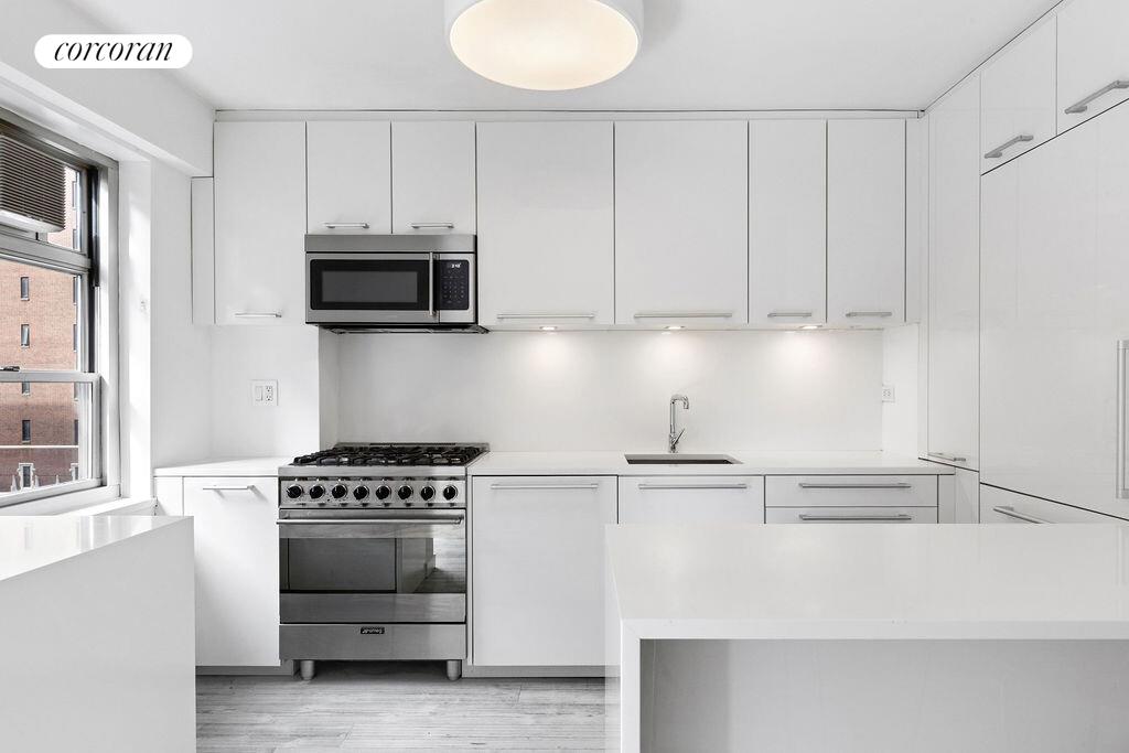 #7 photo, 70 E 10TH Street, Greenwich Village , NY 10003