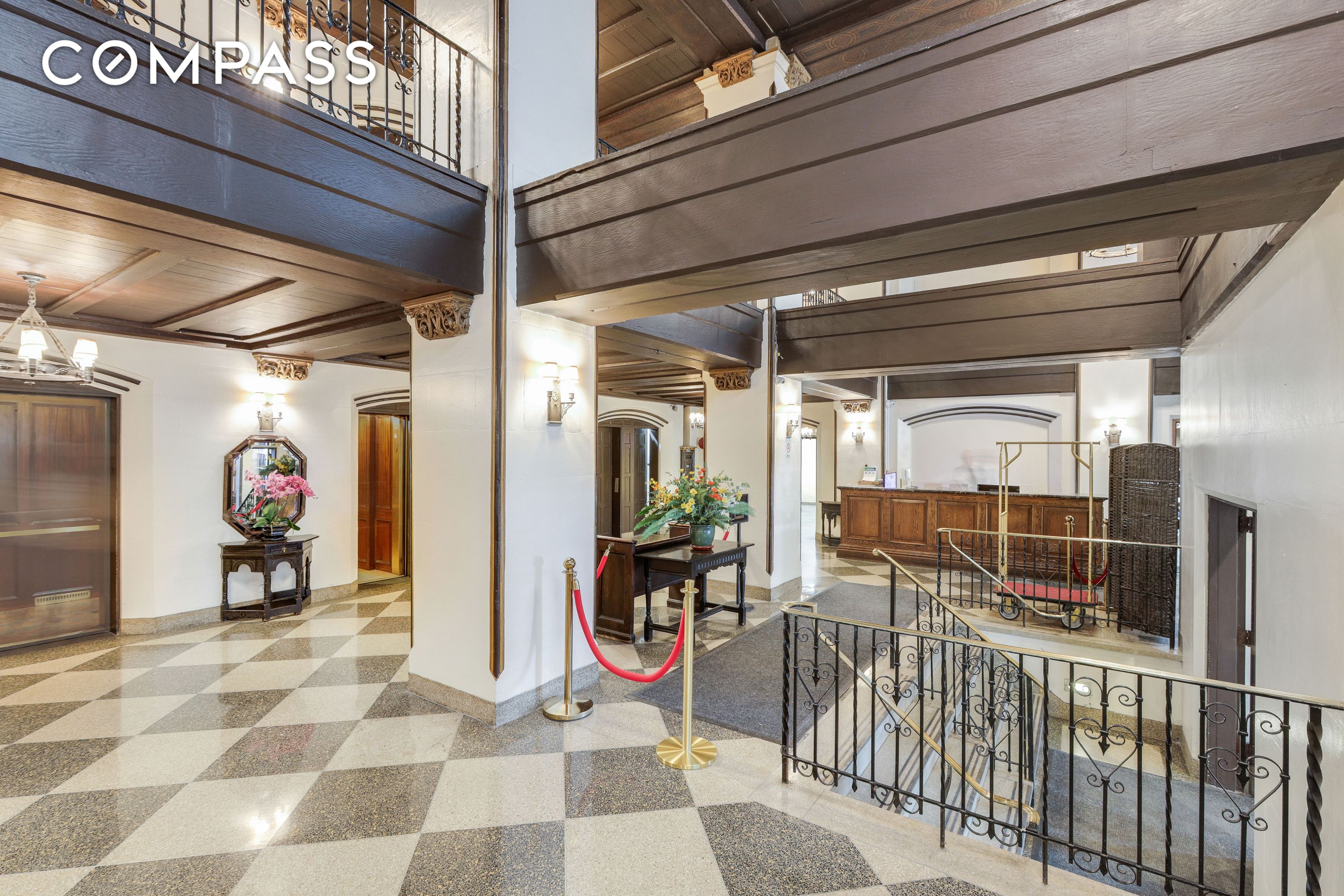 #13 photo, 320 E 42nd Street, マンハッタン Murray Hill , NY 10017