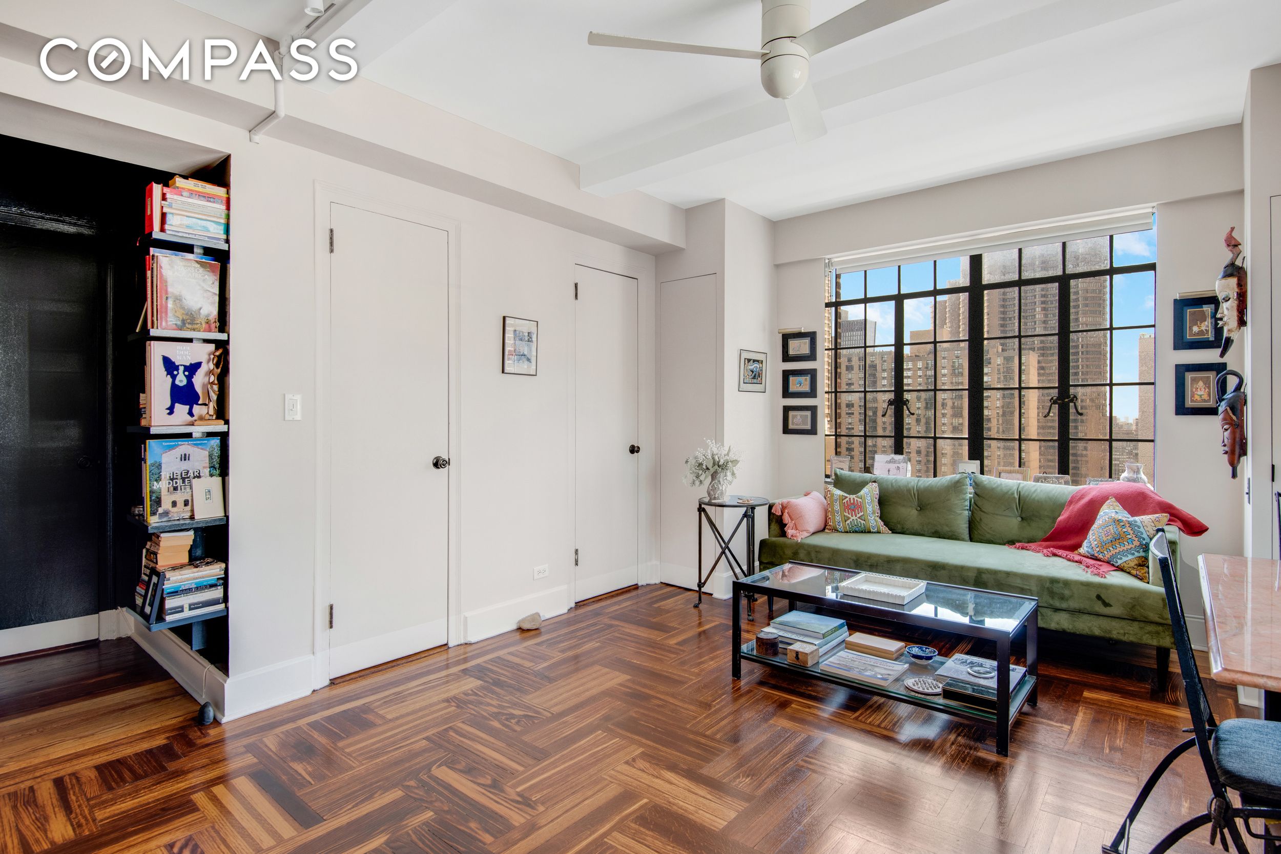 #3 photo, 320 E 42nd Street, マンハッタン Murray Hill , NY 10017