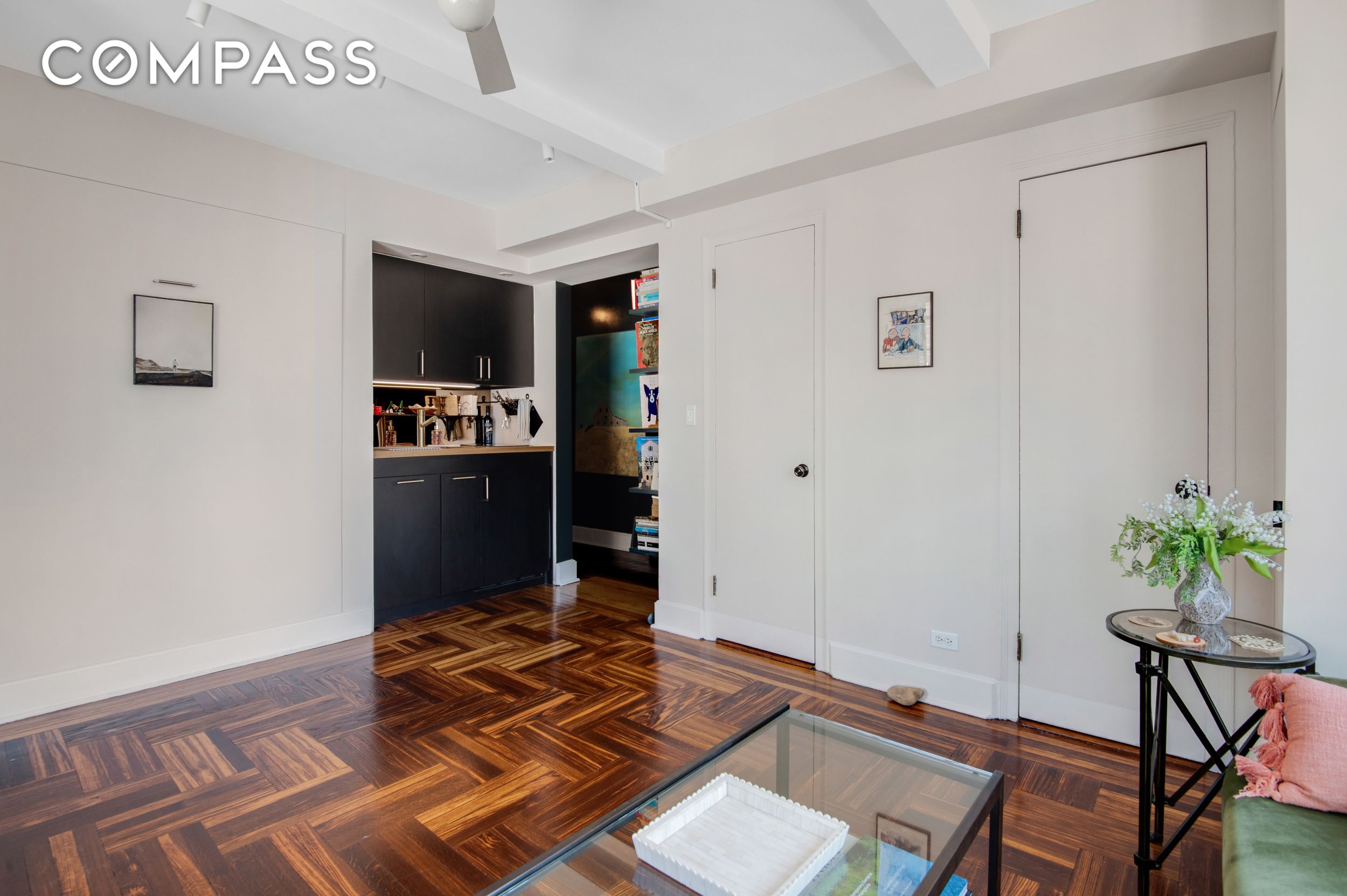 #8 photo, 320 E 42nd Street, マンハッタン Murray Hill , NY 10017