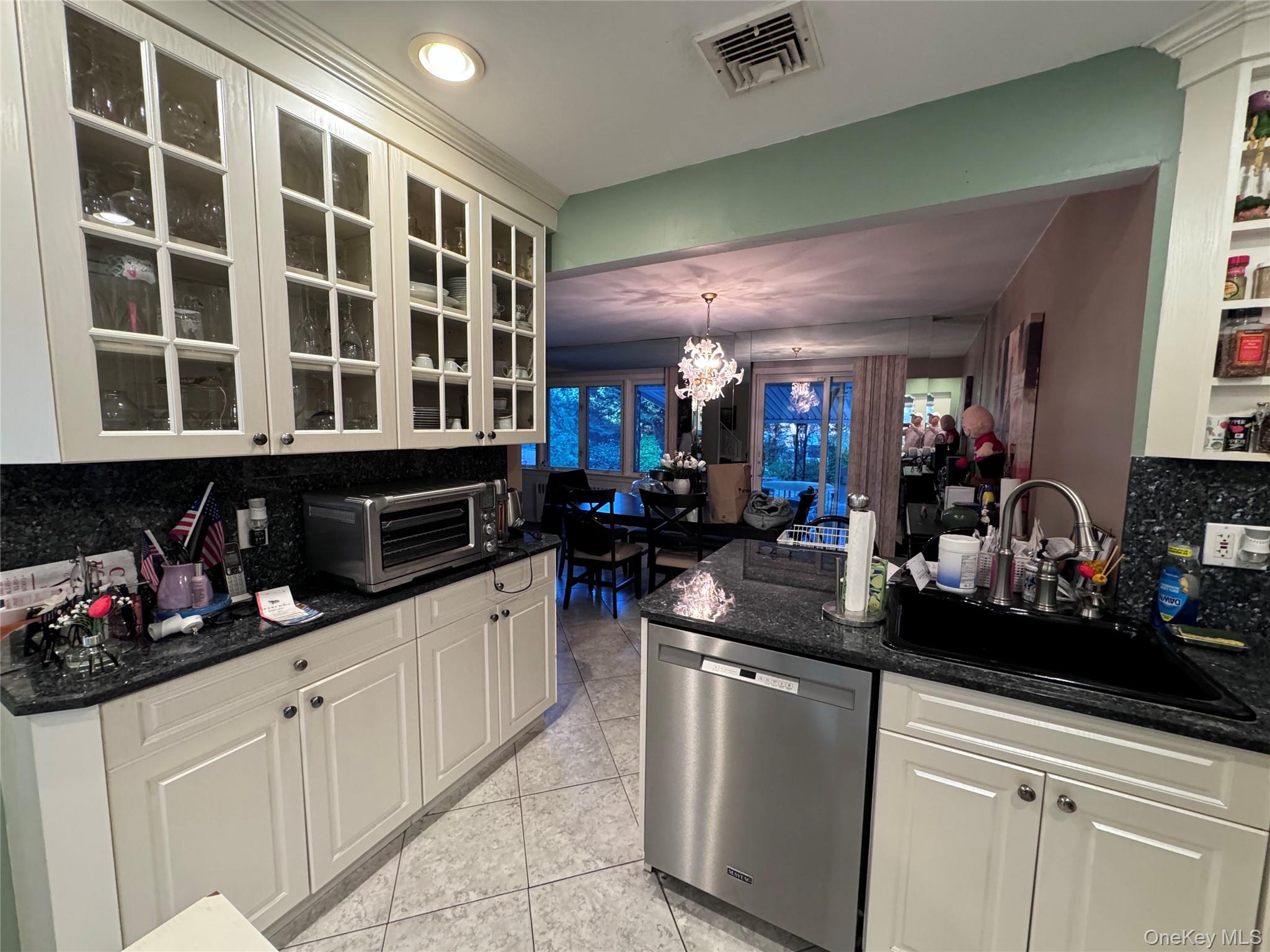 #6 photo, 195 Sackville Road, Garden City , NY 11530