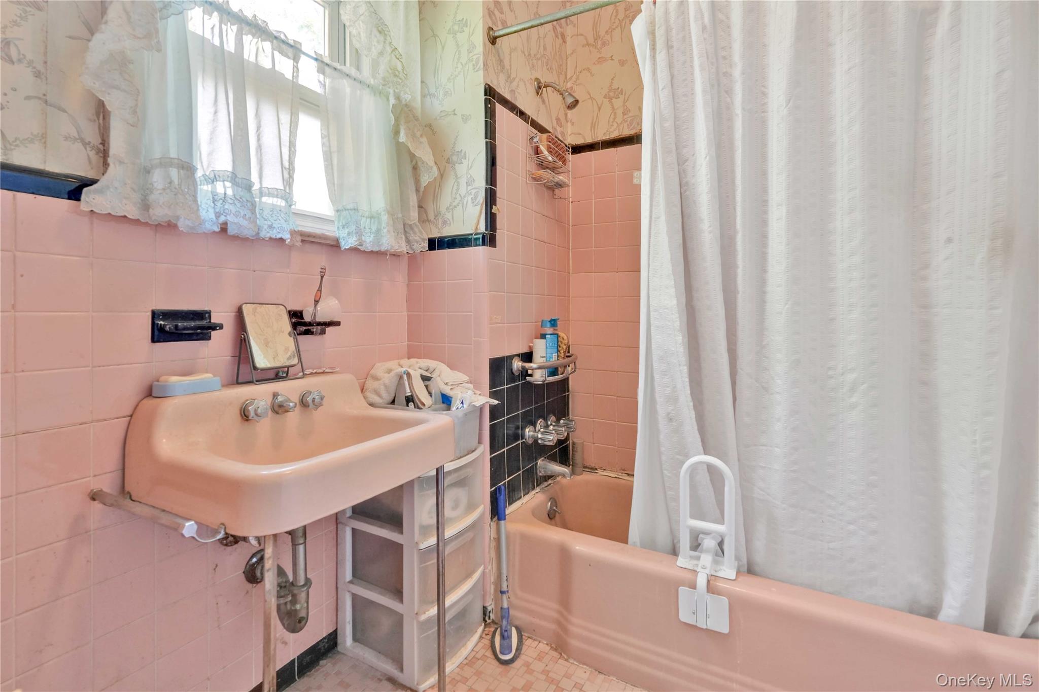 #11 photo, 42 Satterie Avenue, ナッソー郡 Valley Stream , NY 11580