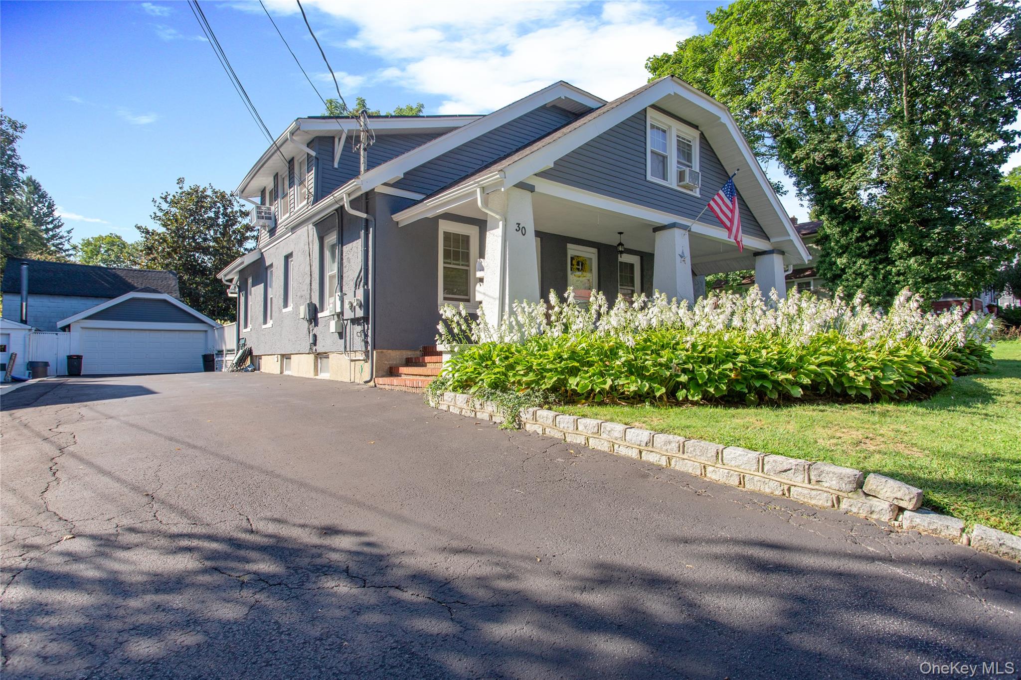 #1 photo, 30 Sterling Court, सफ़ोक काउंटी Huntington , NY 11743