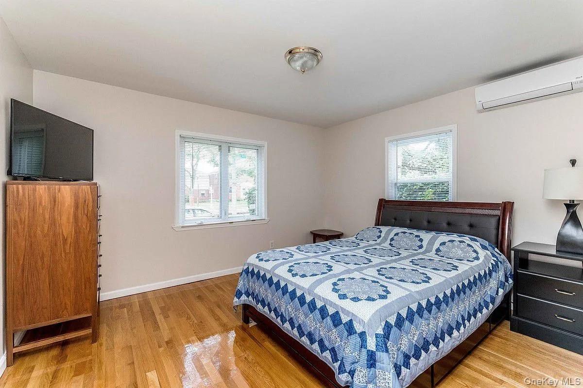 #8 photo, 64-64 Bell Boulevard, Bayside , NY 11364