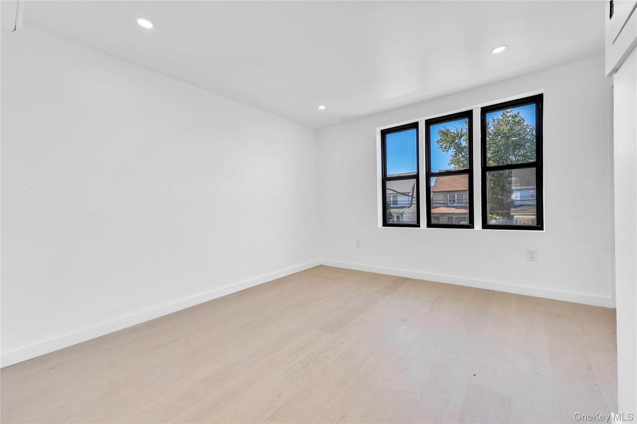 #13 photo, 14225 Sutter Avenue, クイーンズ区 South Ozone Park , NY 11436