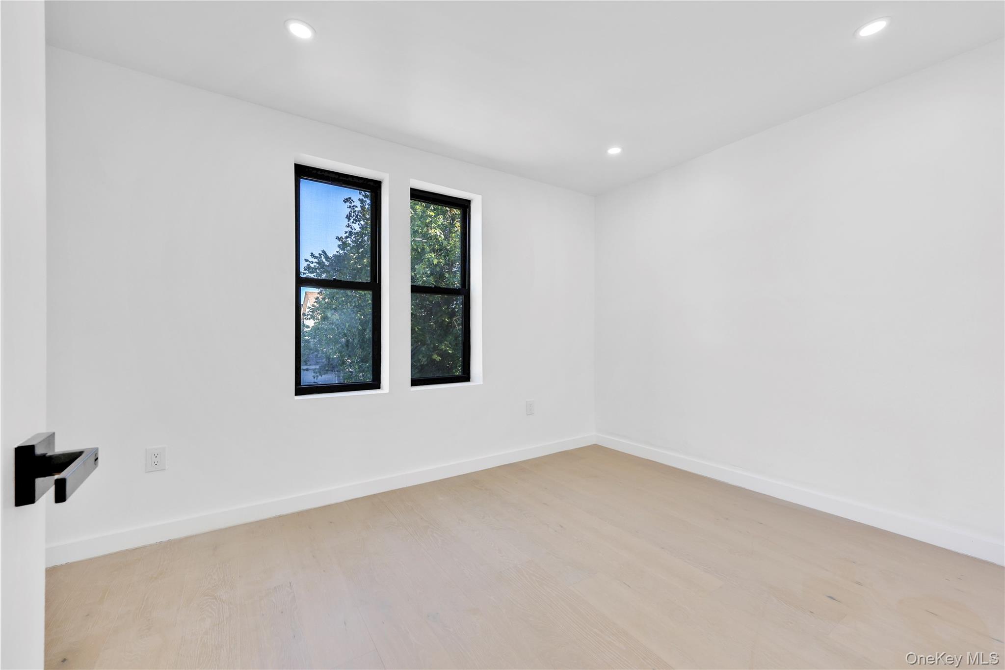 #15 photo, 14225 Sutter Avenue, クイーンズ区 South Ozone Park , NY 11436