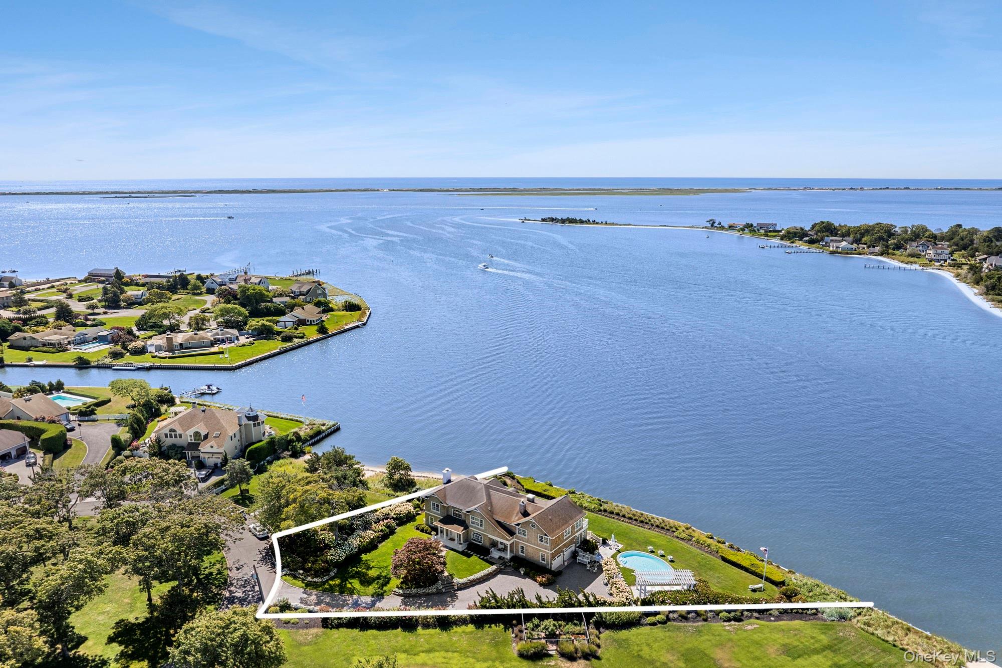 #3 photo, 19 Canal Way, サフォーク郡 Hampton Bays , NY 11946