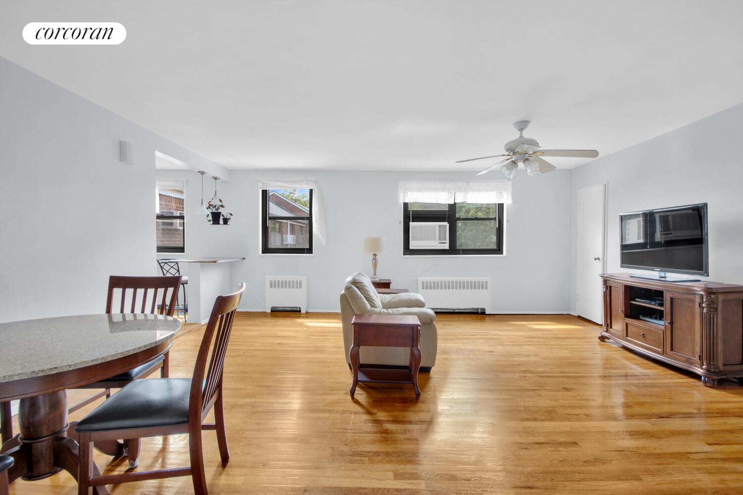 #8 photo, 21-29 UTOPIA Parkway, クイーンズ区 Bay Terrace , NY 11357