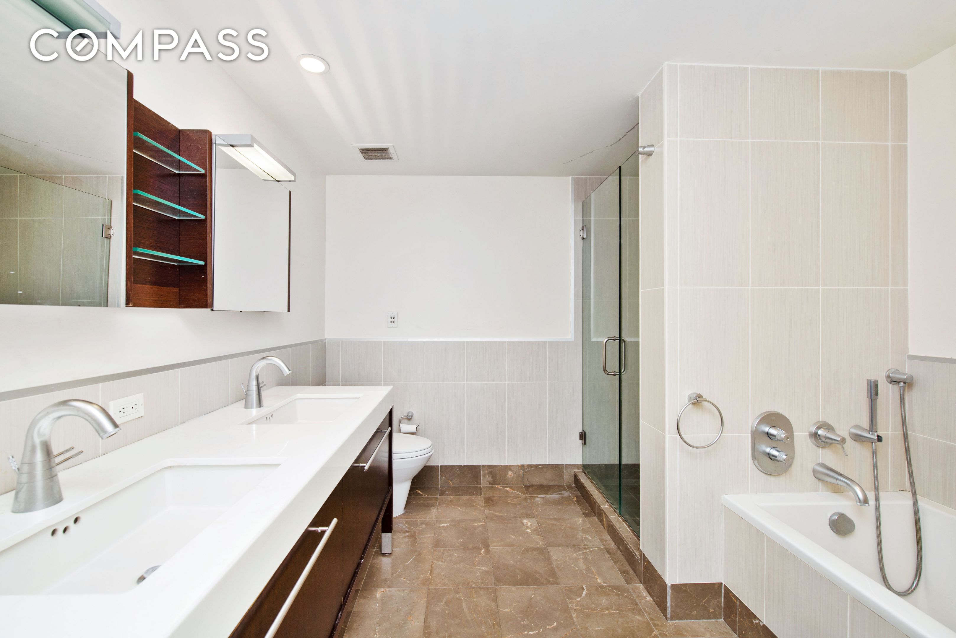 #8 photo, 225 E 34th Street, マンハッタン Murray Hill , NY 10016