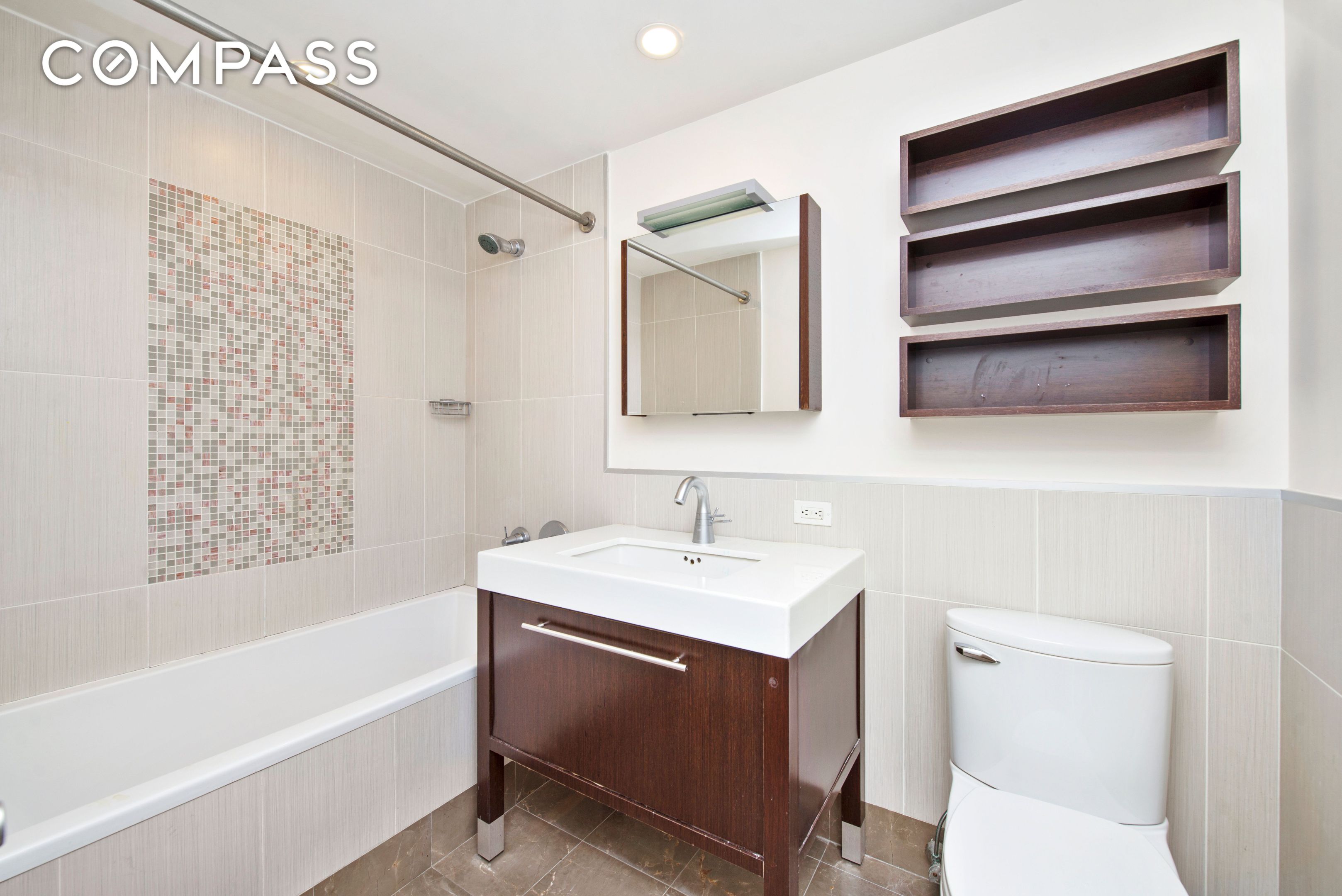 #9 photo, 225 E 34th Street, マンハッタン Murray Hill , NY 10016