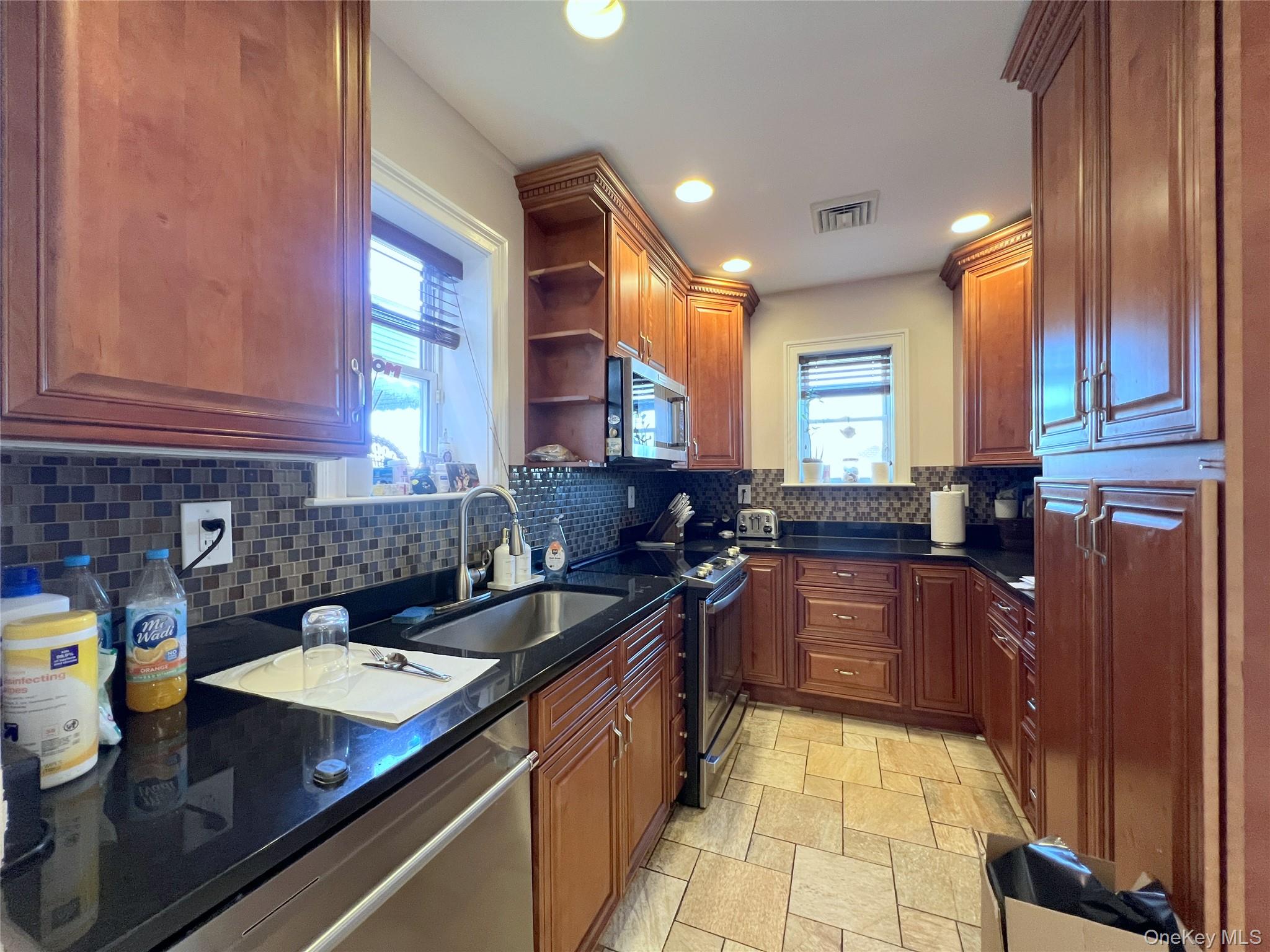 #5 photo, 6731 52nd Road, クイーンズ区 Maspeth , NY 11378