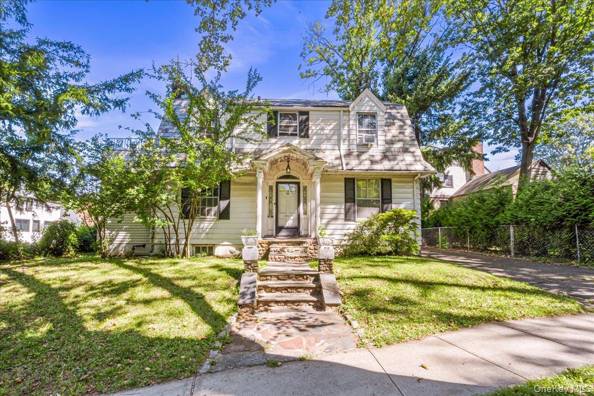 #1 photo, 18019 Grand Central Parkway, クイーンズ区 Jamaica Estates , NY 11432