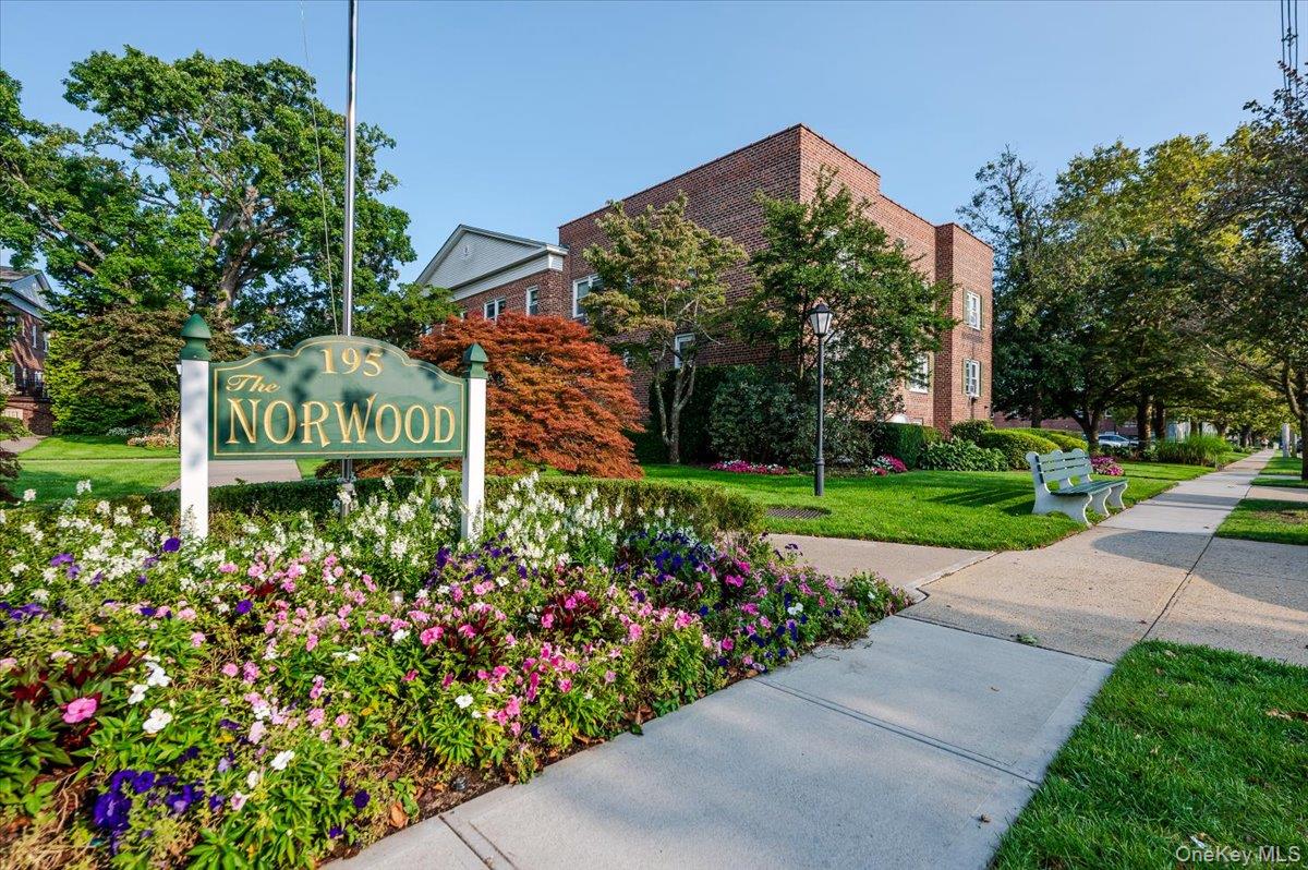 #1 photo, 195 N Village Avenue, ナッソー郡 Rockville Centre , NY 11570