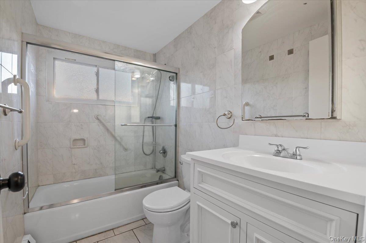 #16 photo, 119 Hamlet Road, ナッソー郡 Levittown , NY 11756