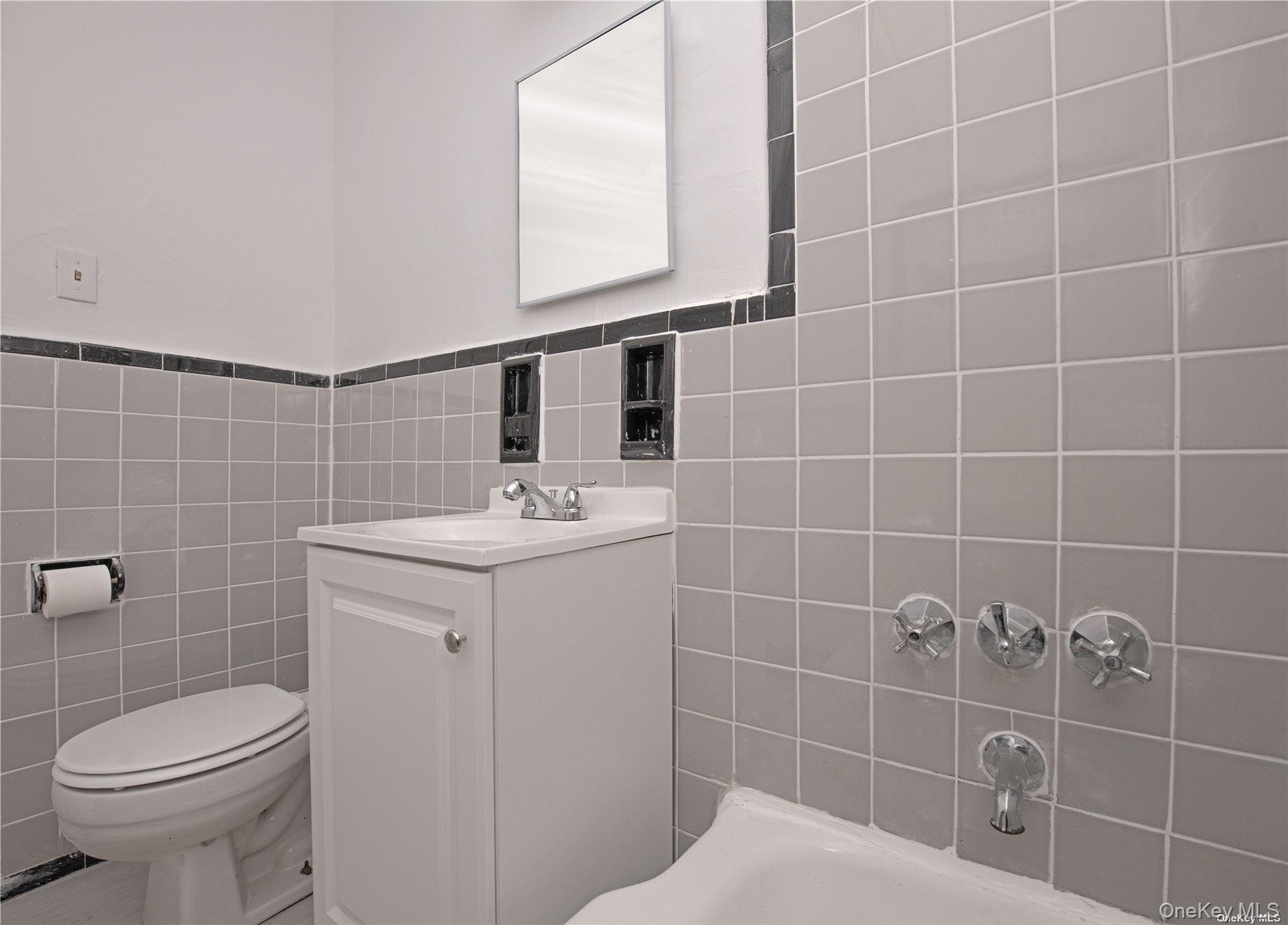 #10 photo, 94-30 58 Avenue, クイーンズ区 Elmhurst , NY 11373