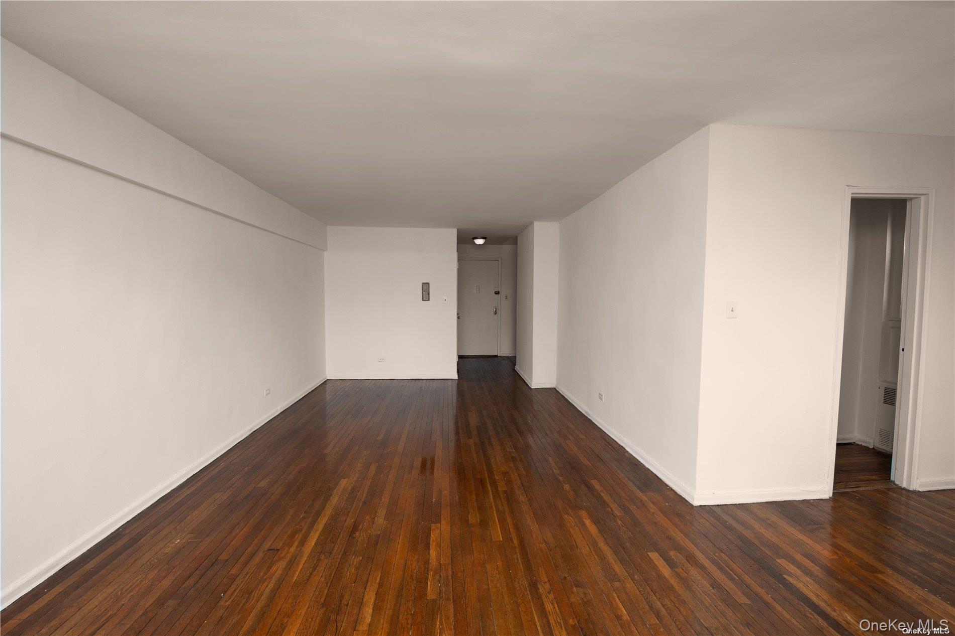 #3 photo, 94-30 58 Avenue, クイーンズ区 Elmhurst , NY 11373