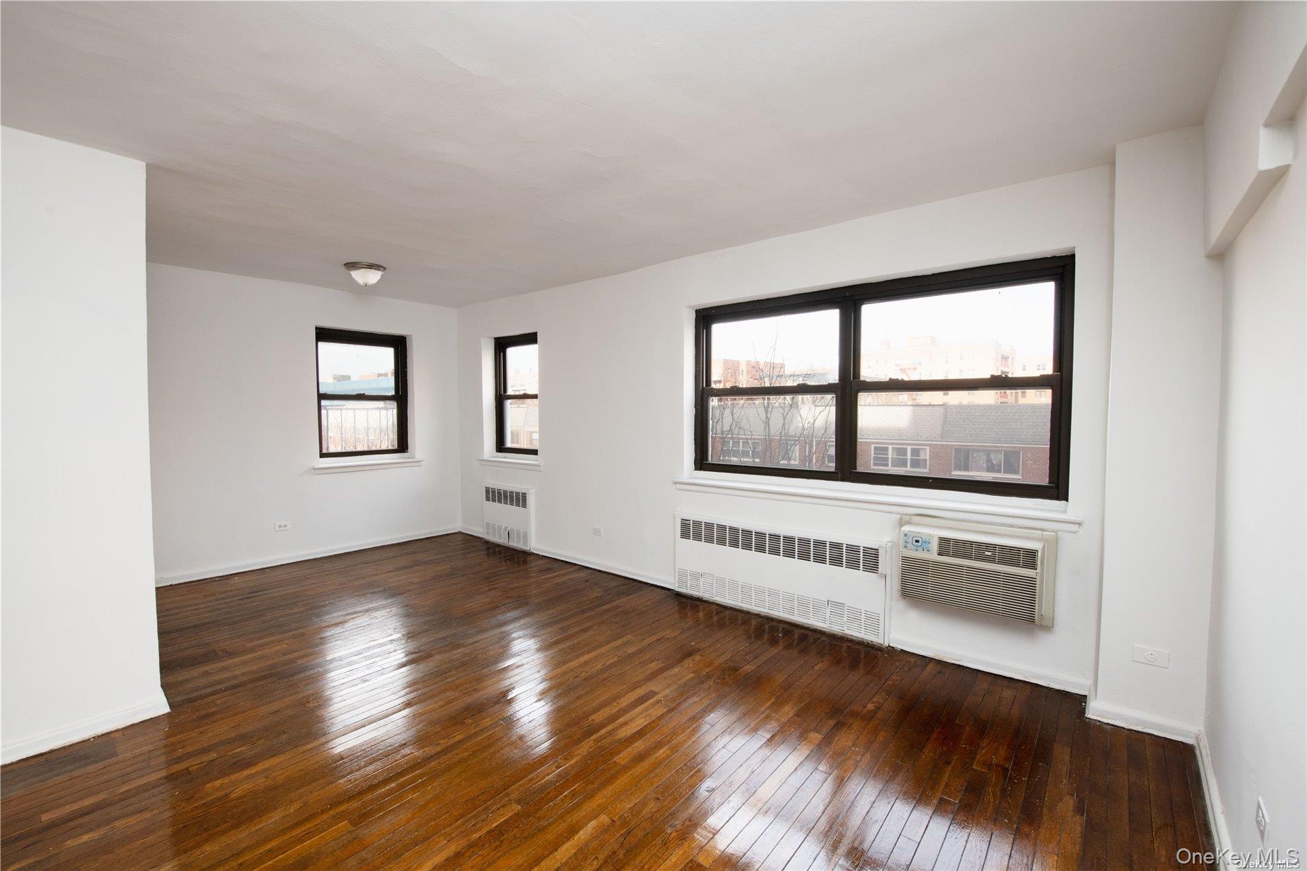 #6 photo, 94-30 58 Avenue, クイーンズ区 Elmhurst , NY 11373