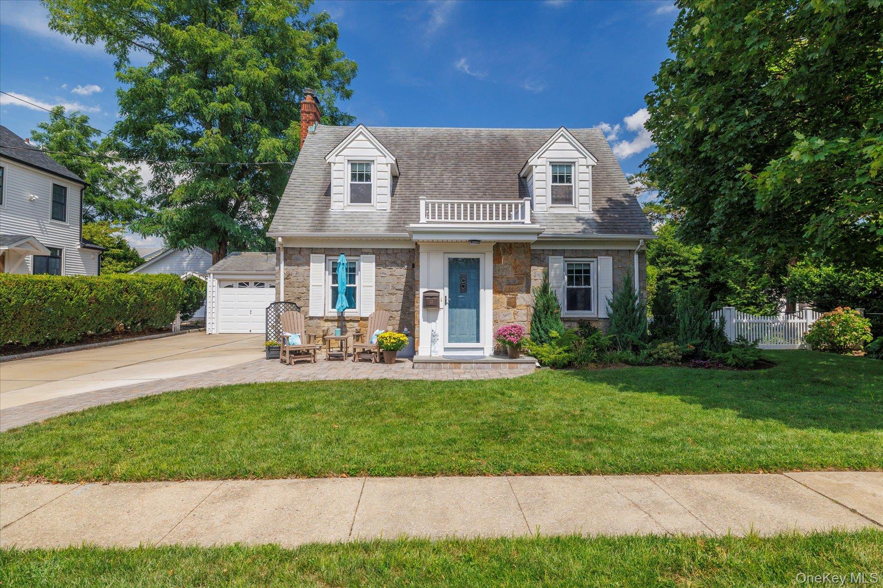 #1 photo, 33 Purdy Court, नासाउ काउंटी Rockville Centre , NY 11570