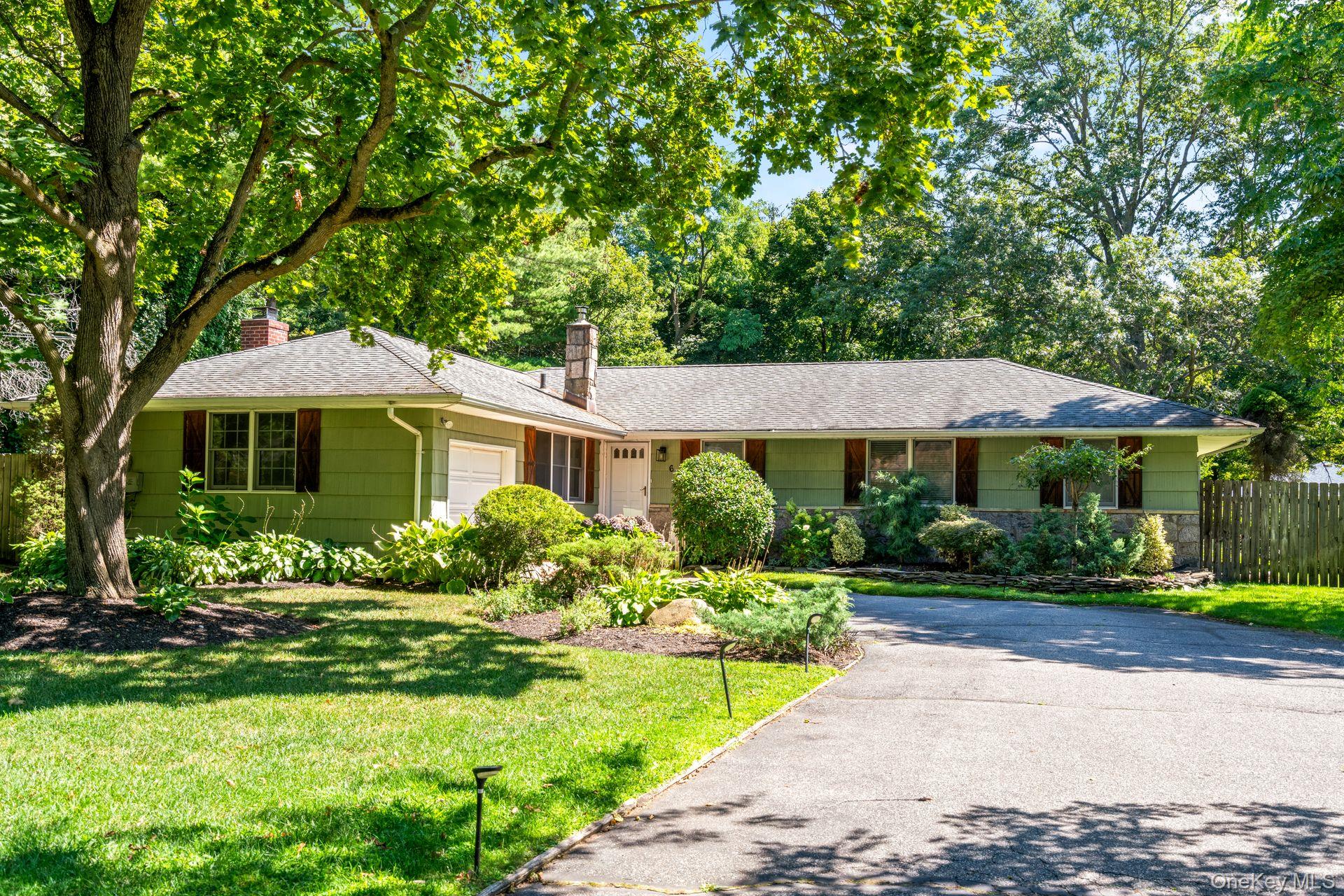 #1 photo, 6 Rancher Place, Huntington , NY 11743