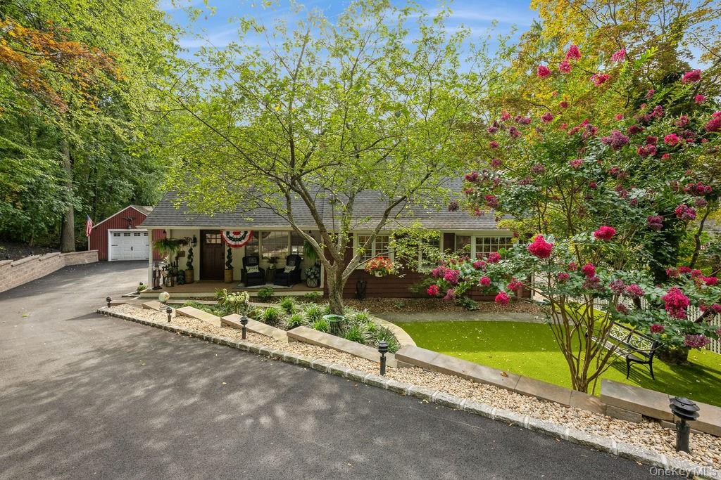 #1 photo, 15 Briarwood Drive, سوفولك Huntington , NY 11743