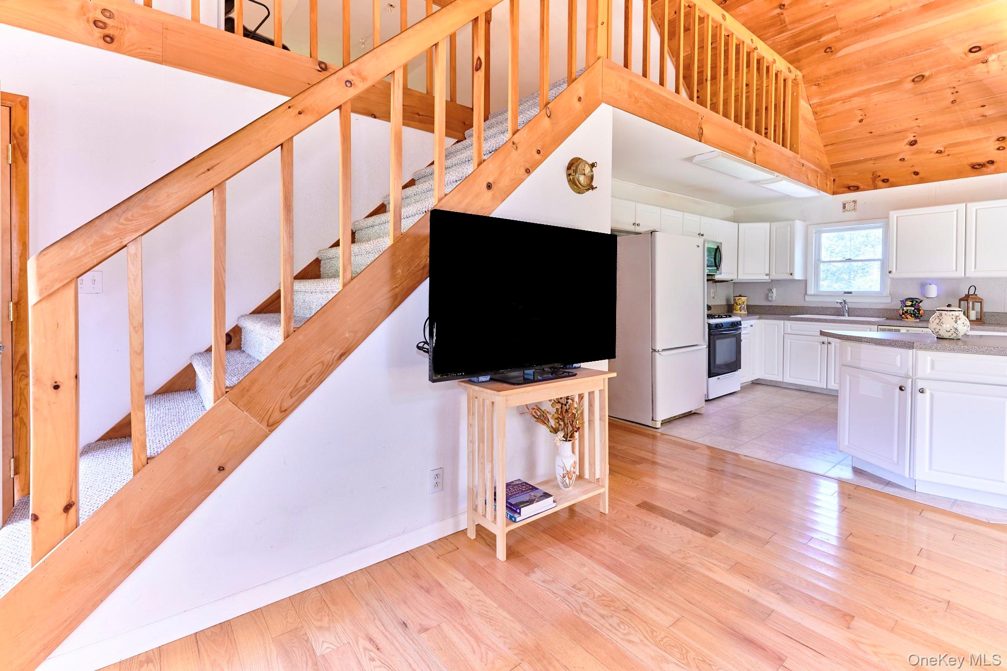 #11 photo, 10 W Simmon, Callicoon , NY 12736