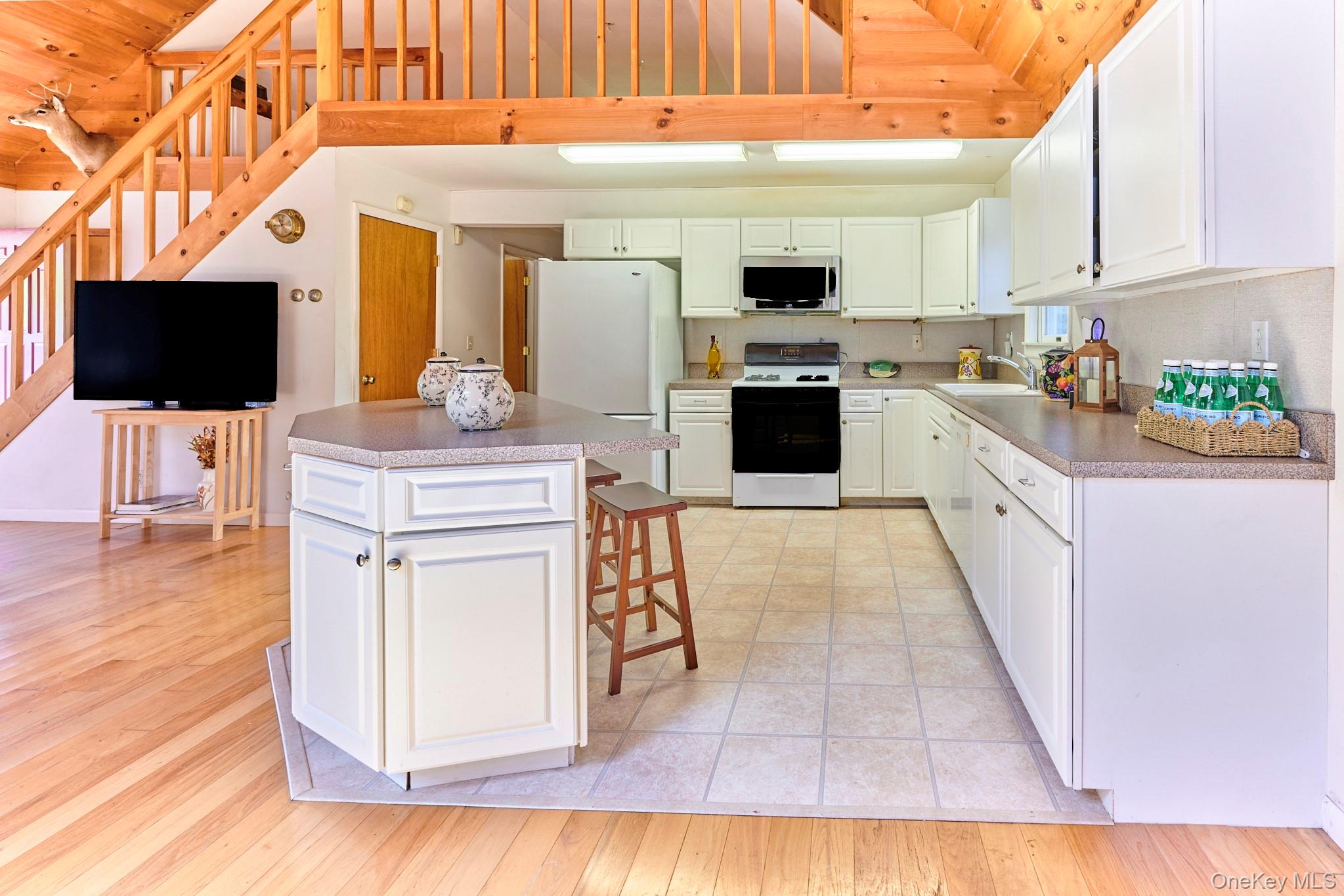 #12 photo, 10 W Simmon, Callicoon , NY 12736