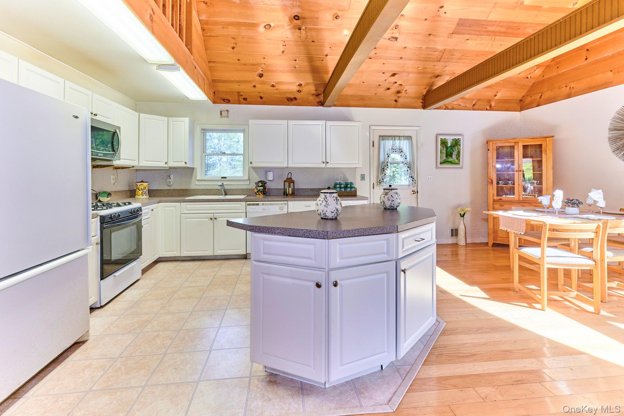 #13 photo, 10 W Simmon, Callicoon , NY 12736