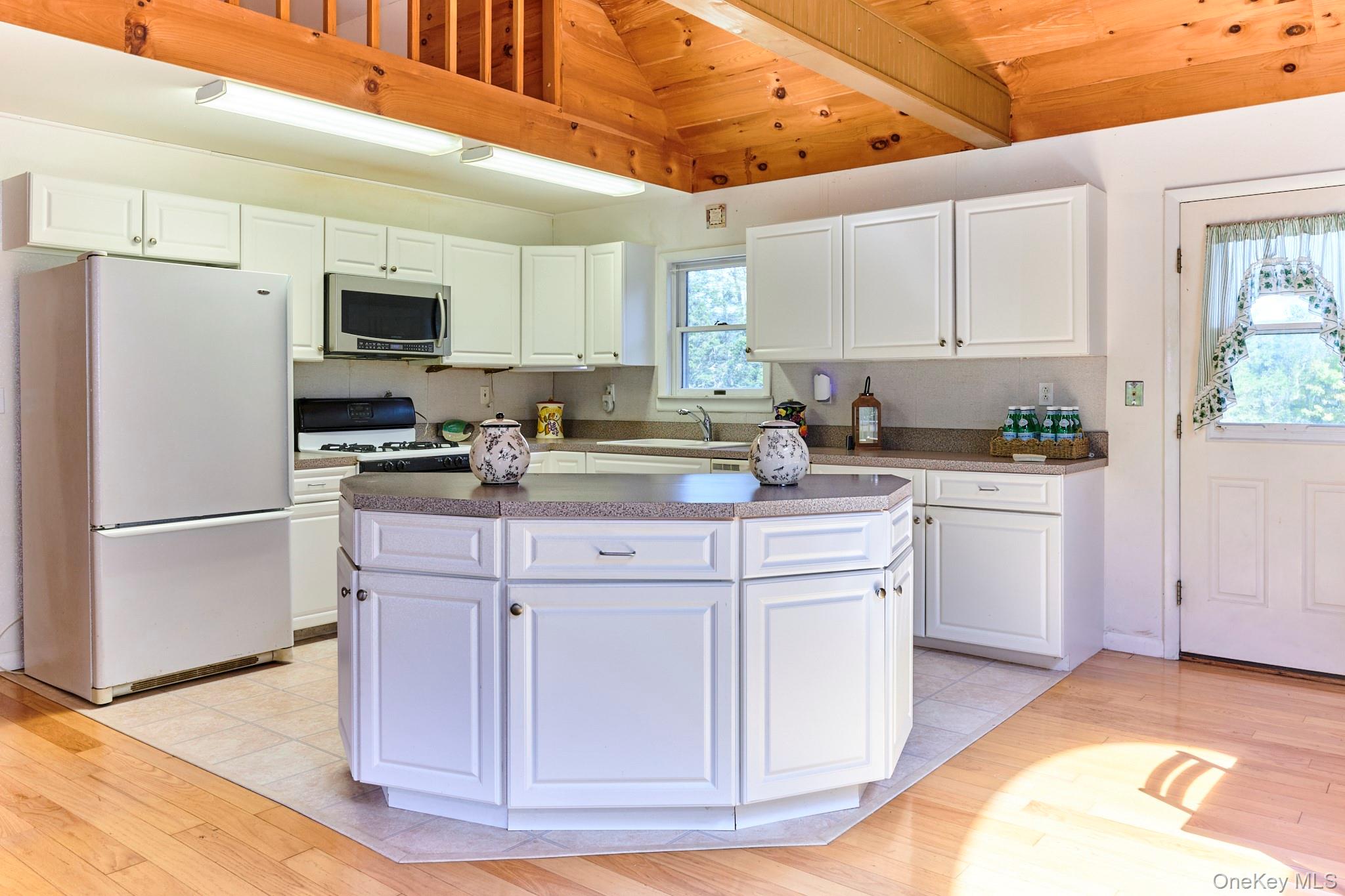 #7 photo, 10 W Simmon, Callicoon , NY 12736