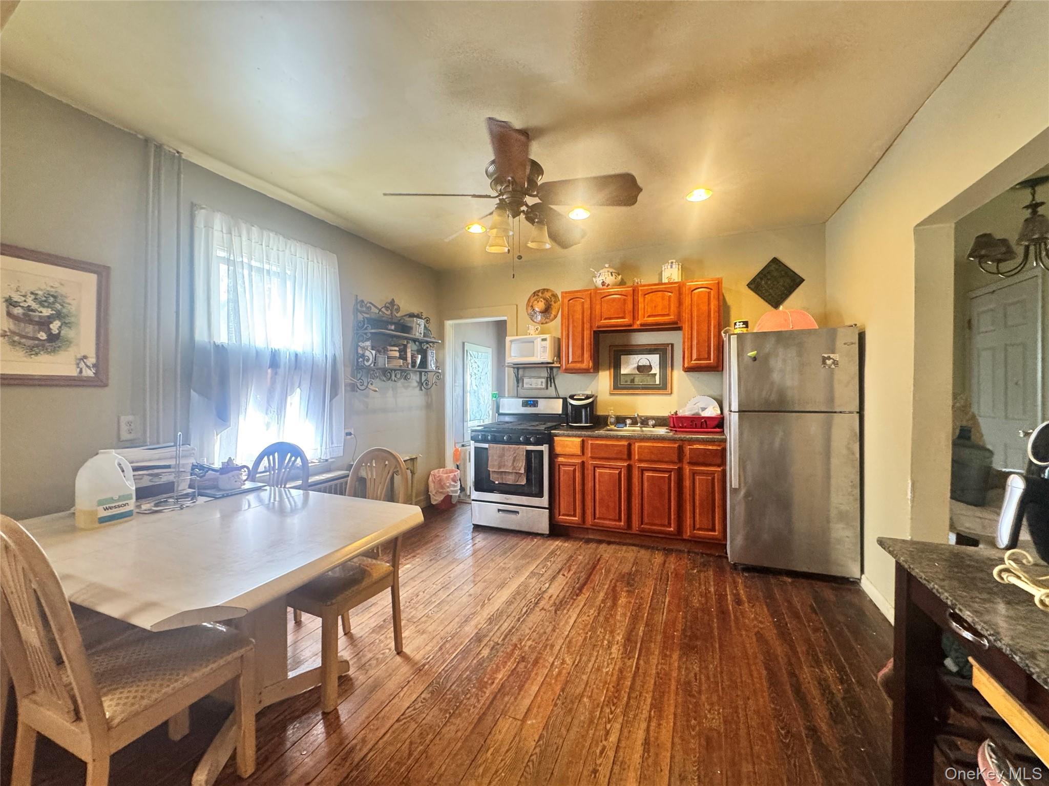 #4 photo, 33 Colin Street, Yonkers , NY 10701