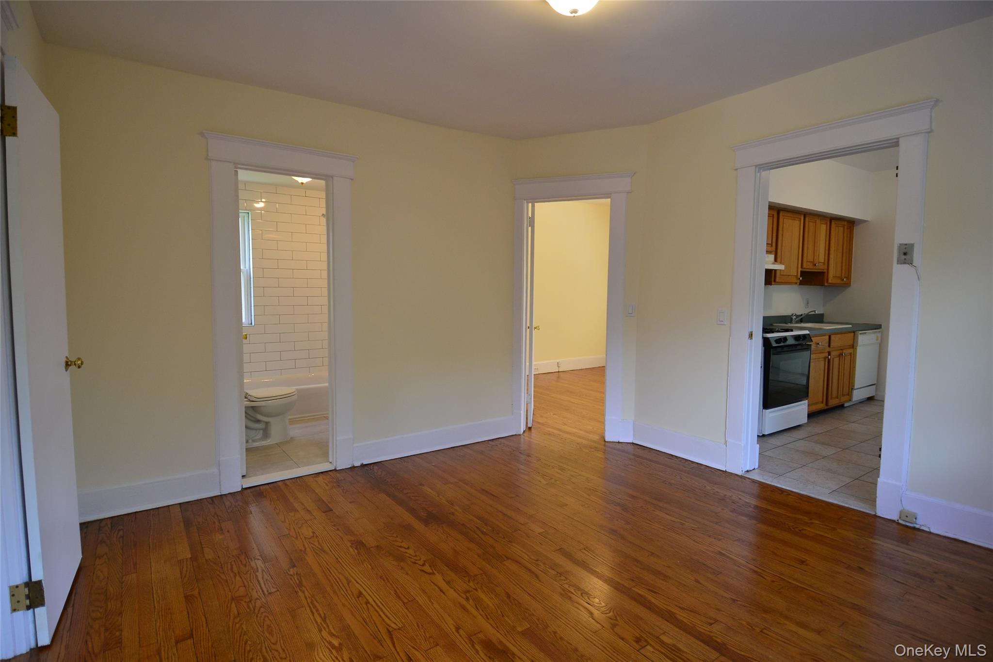 #11 photo, 42 Glen Road, Eastchester , NY 10709