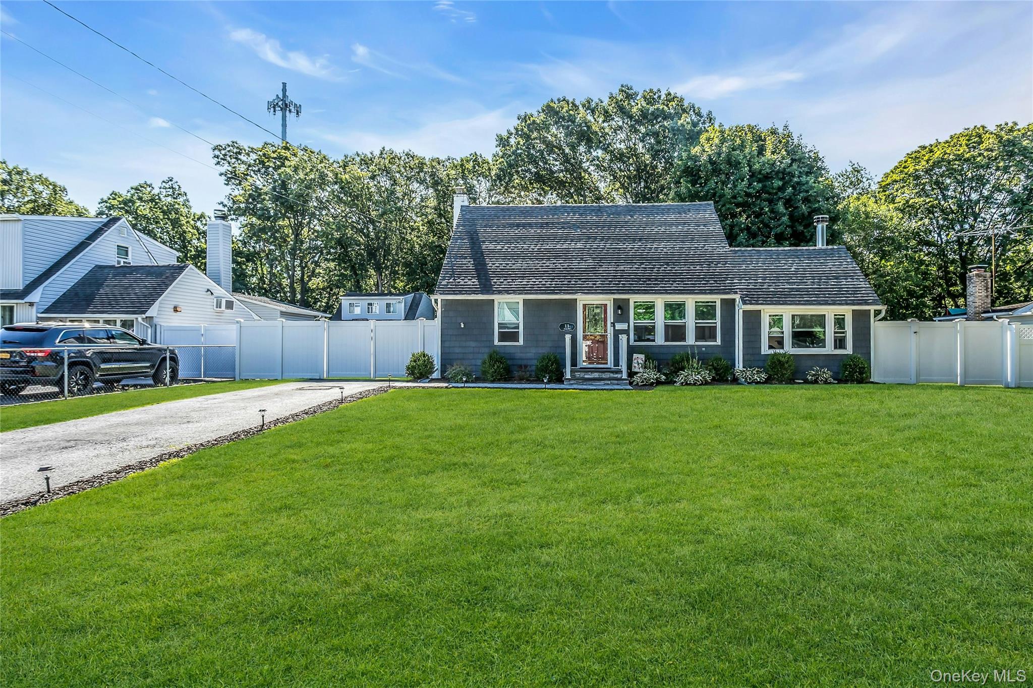 #1 photo, 11 Joan Road, 东长岛 海湾 Bay Shore , NY 11706