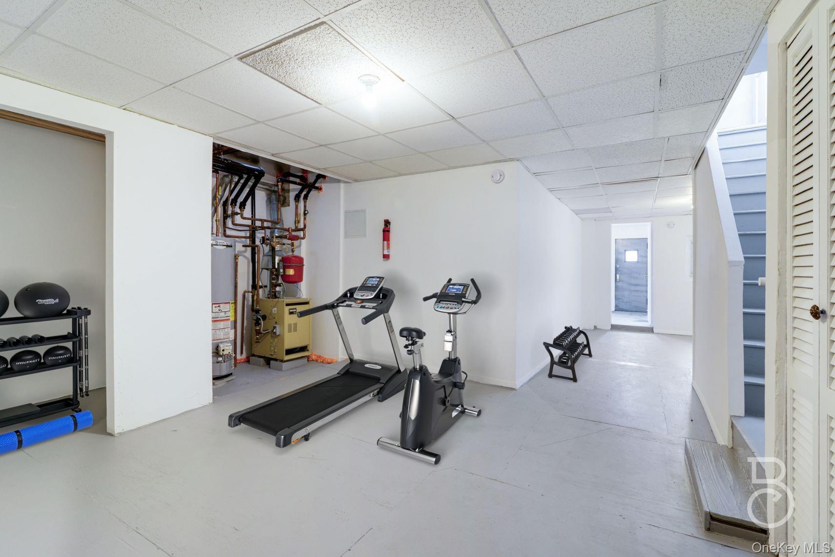 #11 photo, 27-12 Ditmars Boulevard, अस्टोरिया Astoria , NY 11105