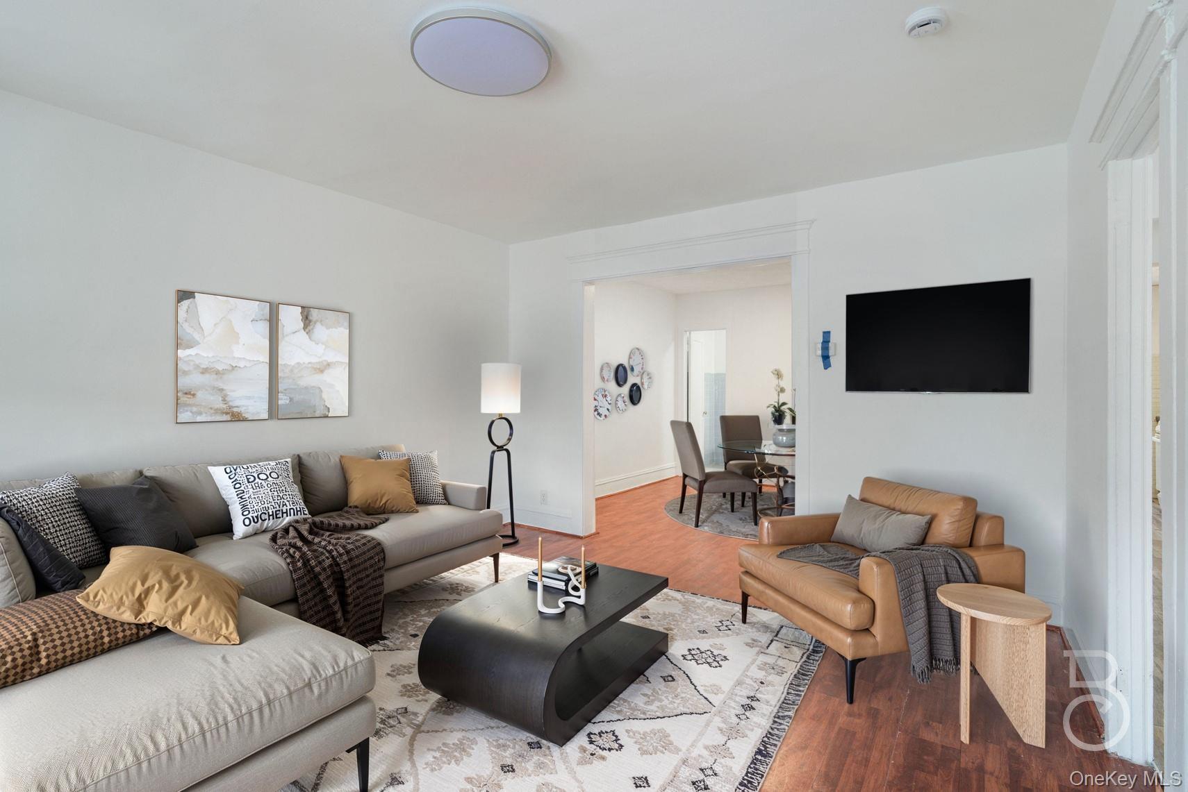 #2 photo, 27-12 Ditmars Boulevard, अस्टोरिया Astoria , NY 11105