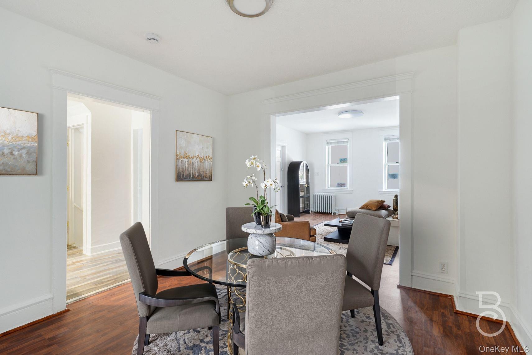 #3 photo, 27-12 Ditmars Boulevard, अस्टोरिया Astoria , NY 11105